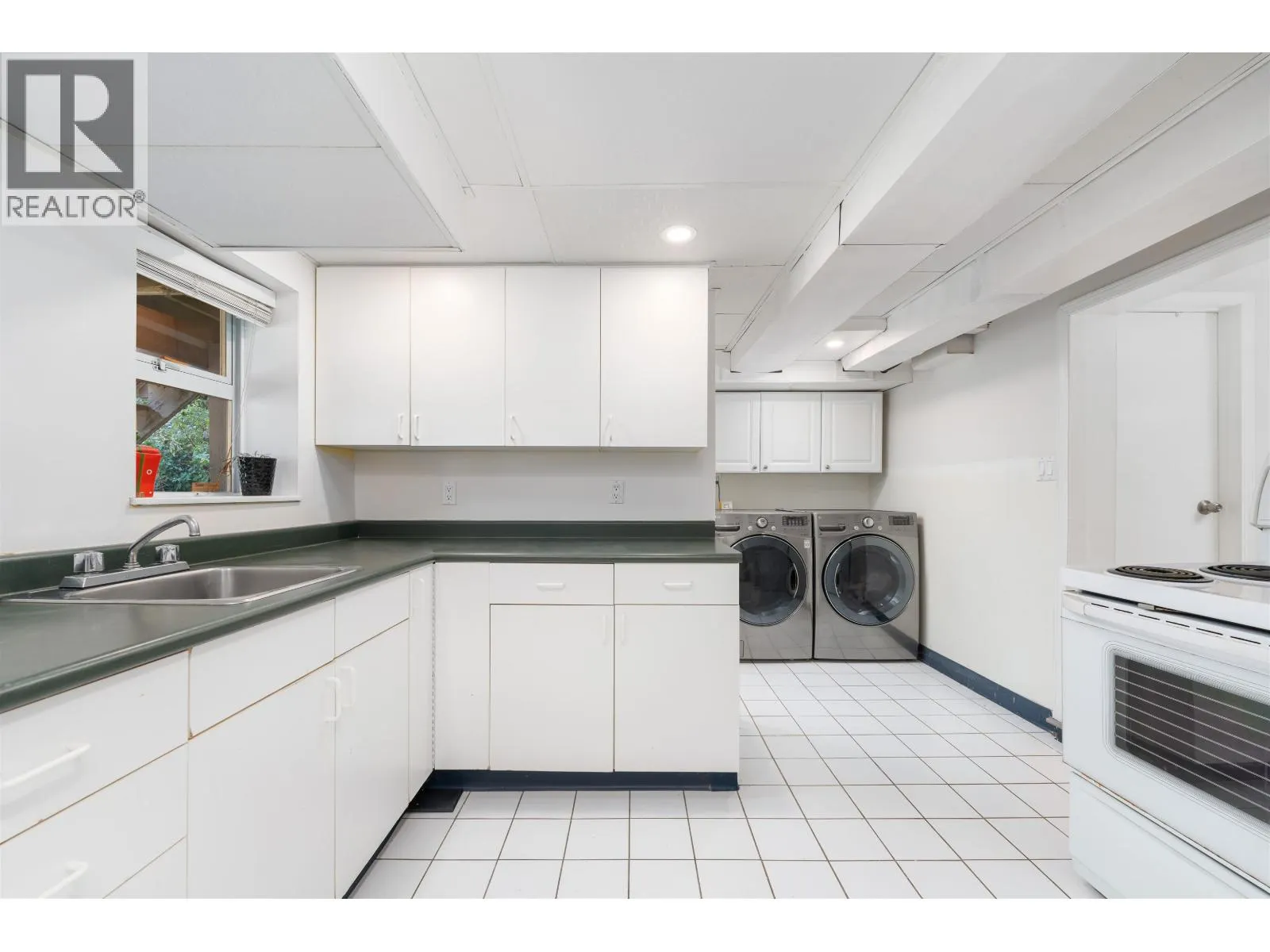 409 W 27TH STREET