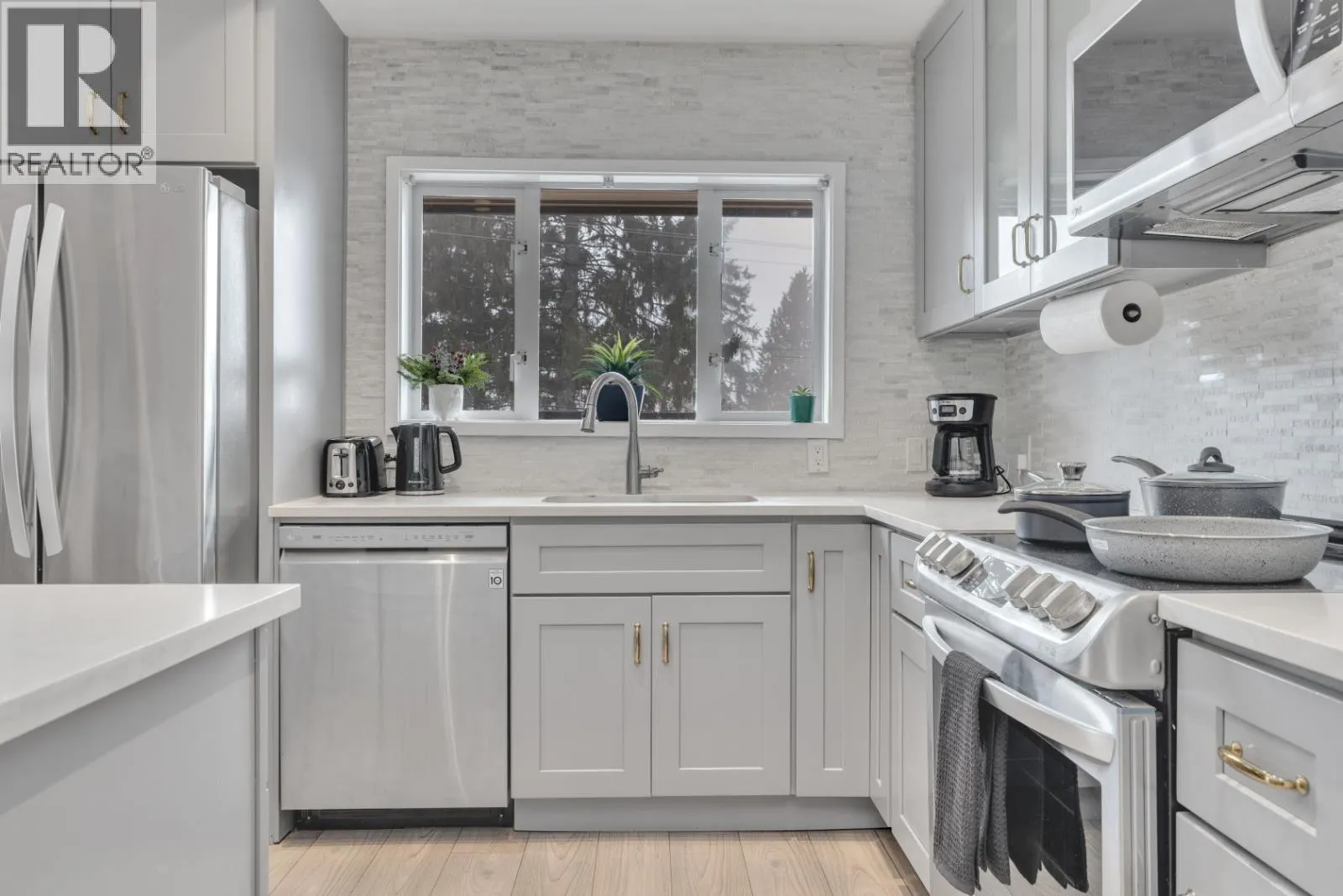 409 W 27TH STREET