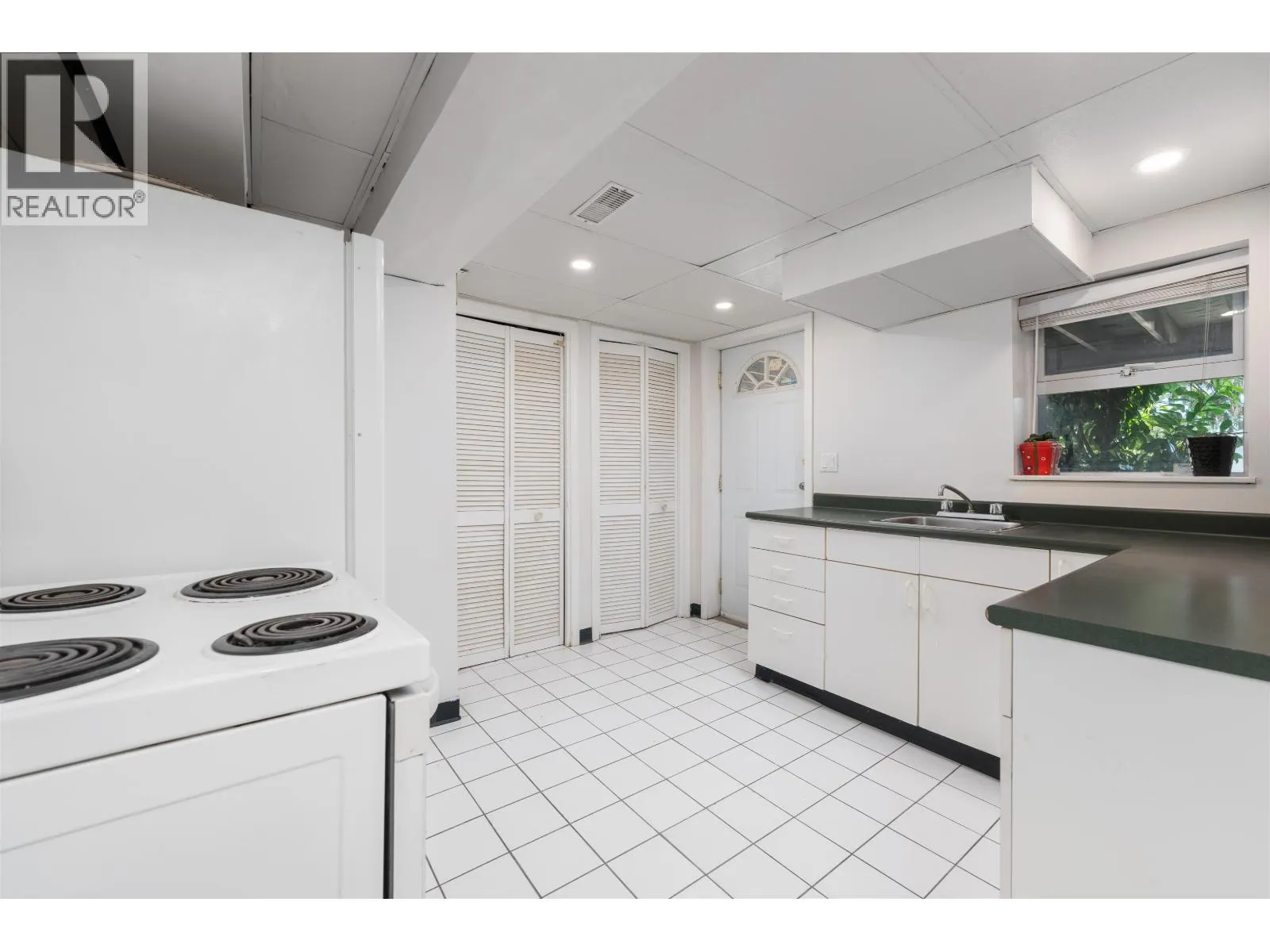 409 W 27TH STREET