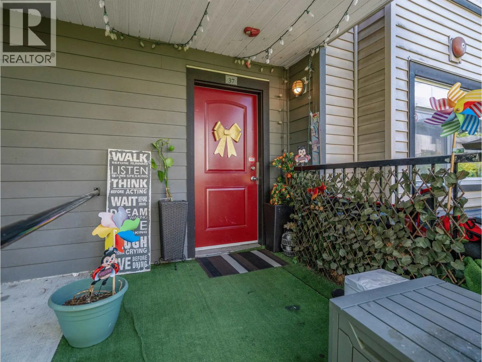 37 7428 14TH AVENUE