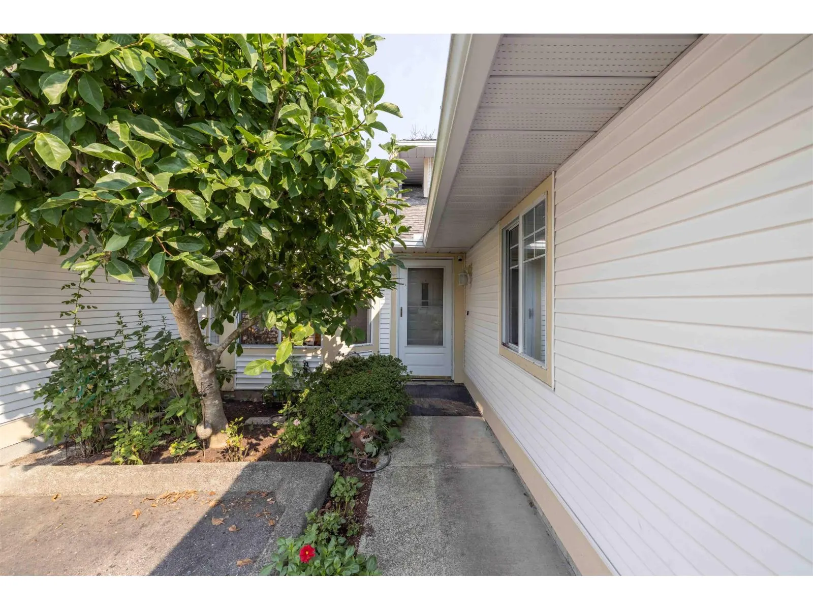 95 8737 212TH STREET