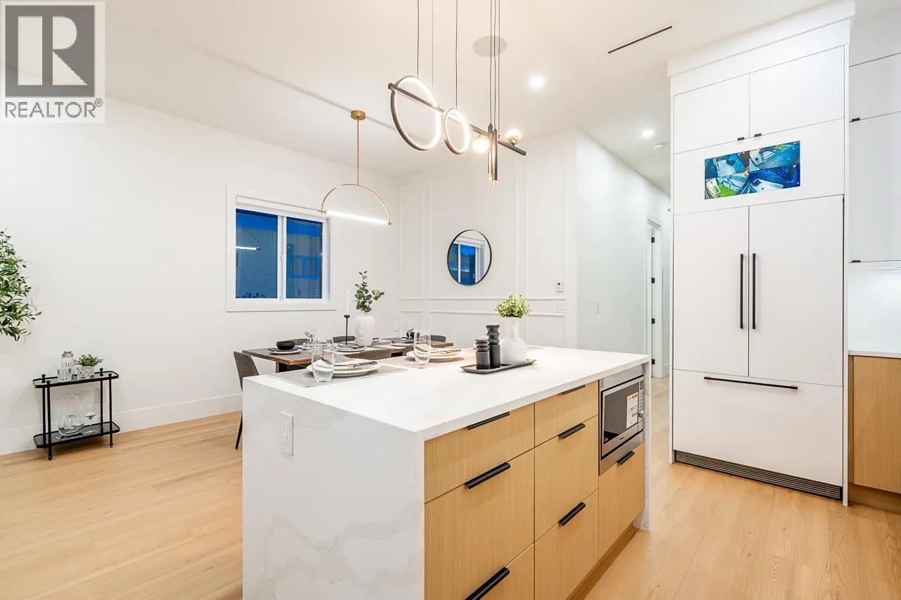 2 7303 14TH AVENUE