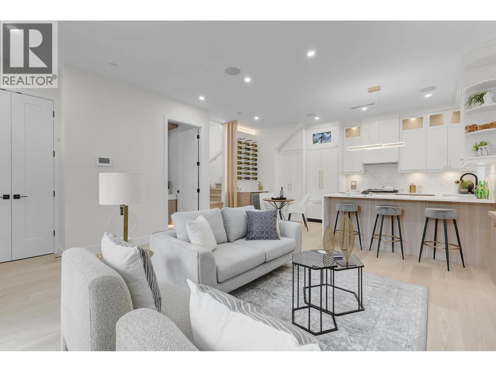 1 182 ONTARIO PLACE