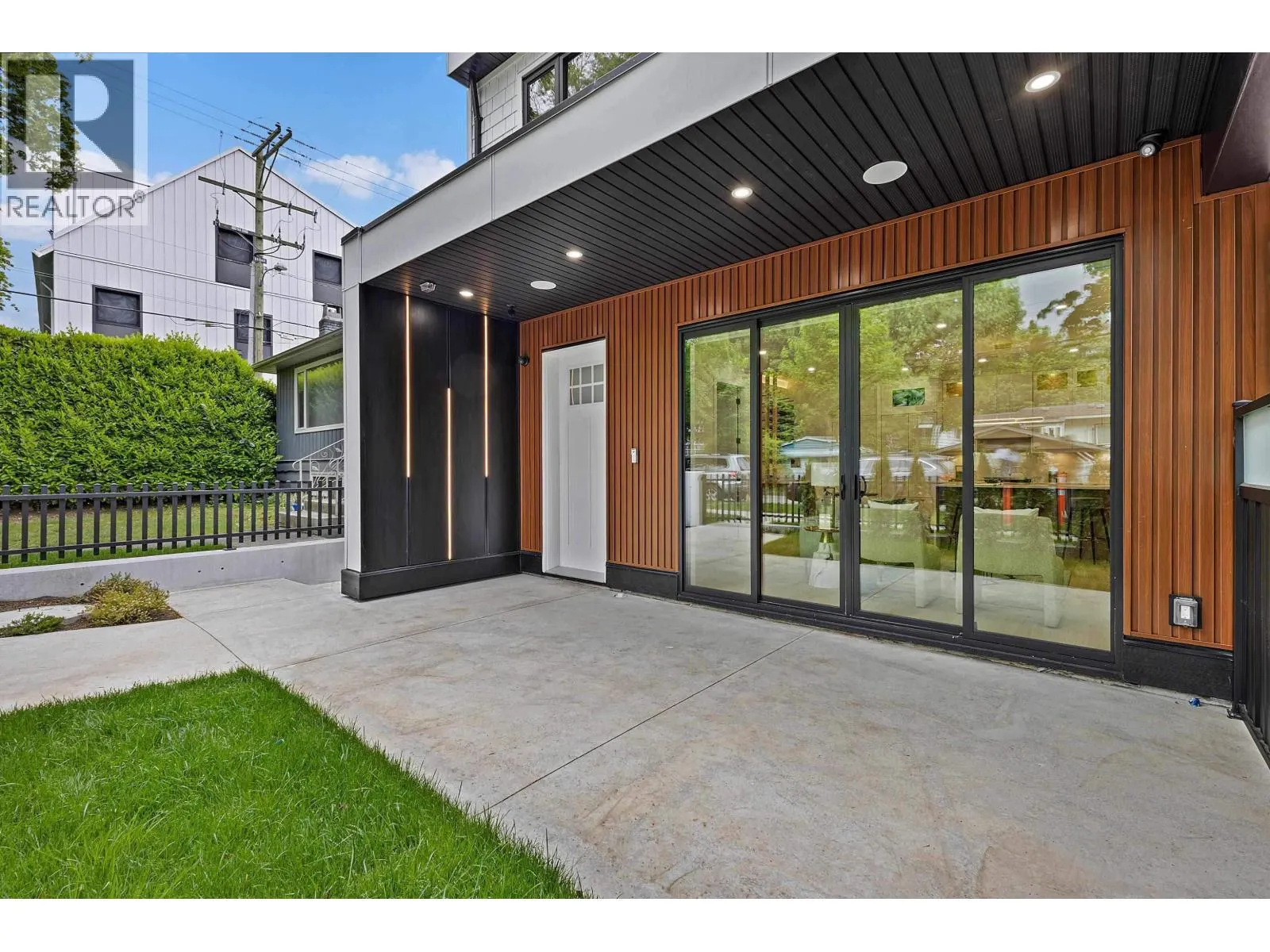 1 182 ONTARIO PLACE