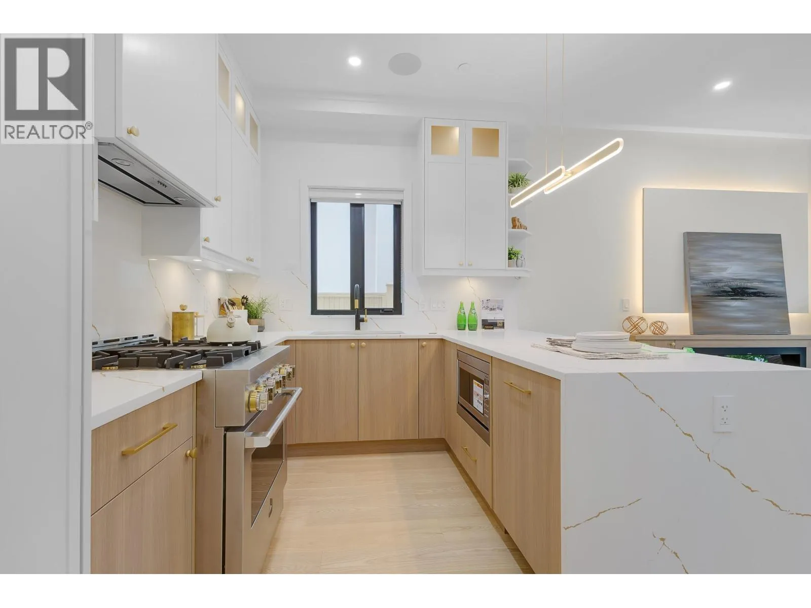 1 182 ONTARIO PLACE