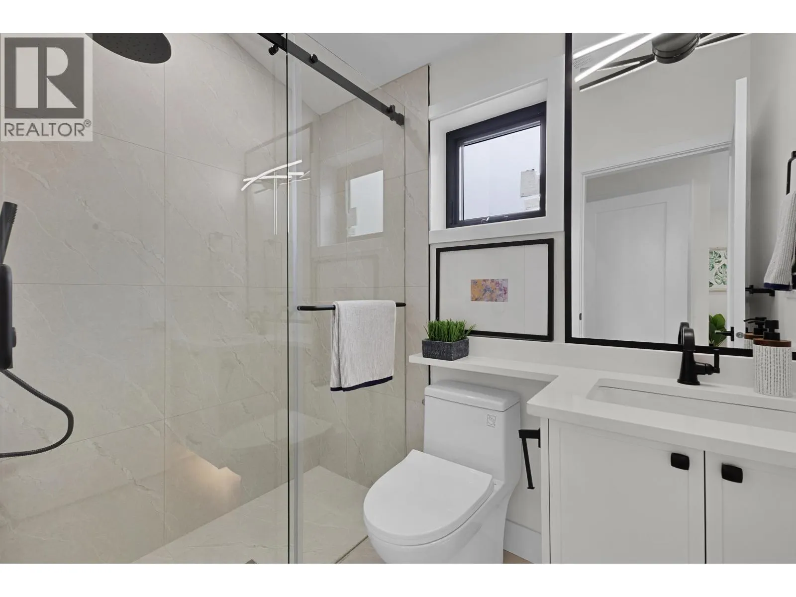 1 182 ONTARIO PLACE