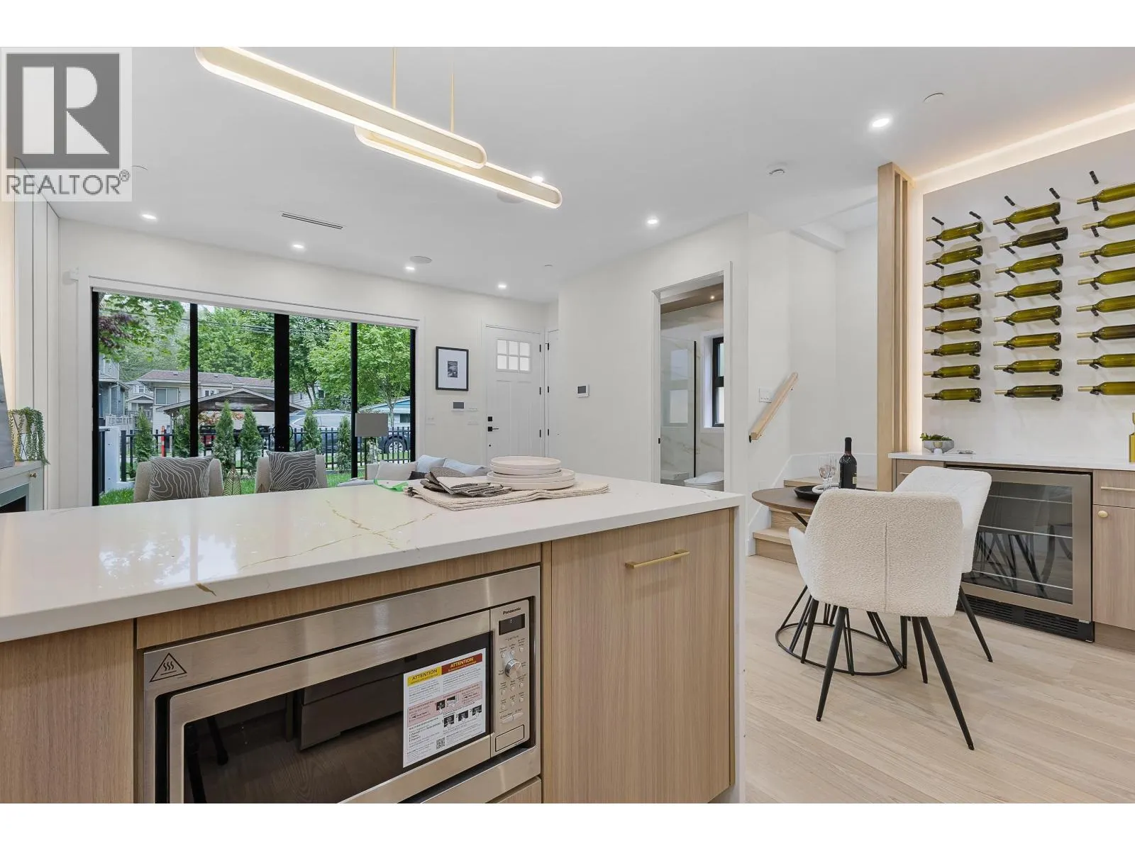 1 182 ONTARIO PLACE