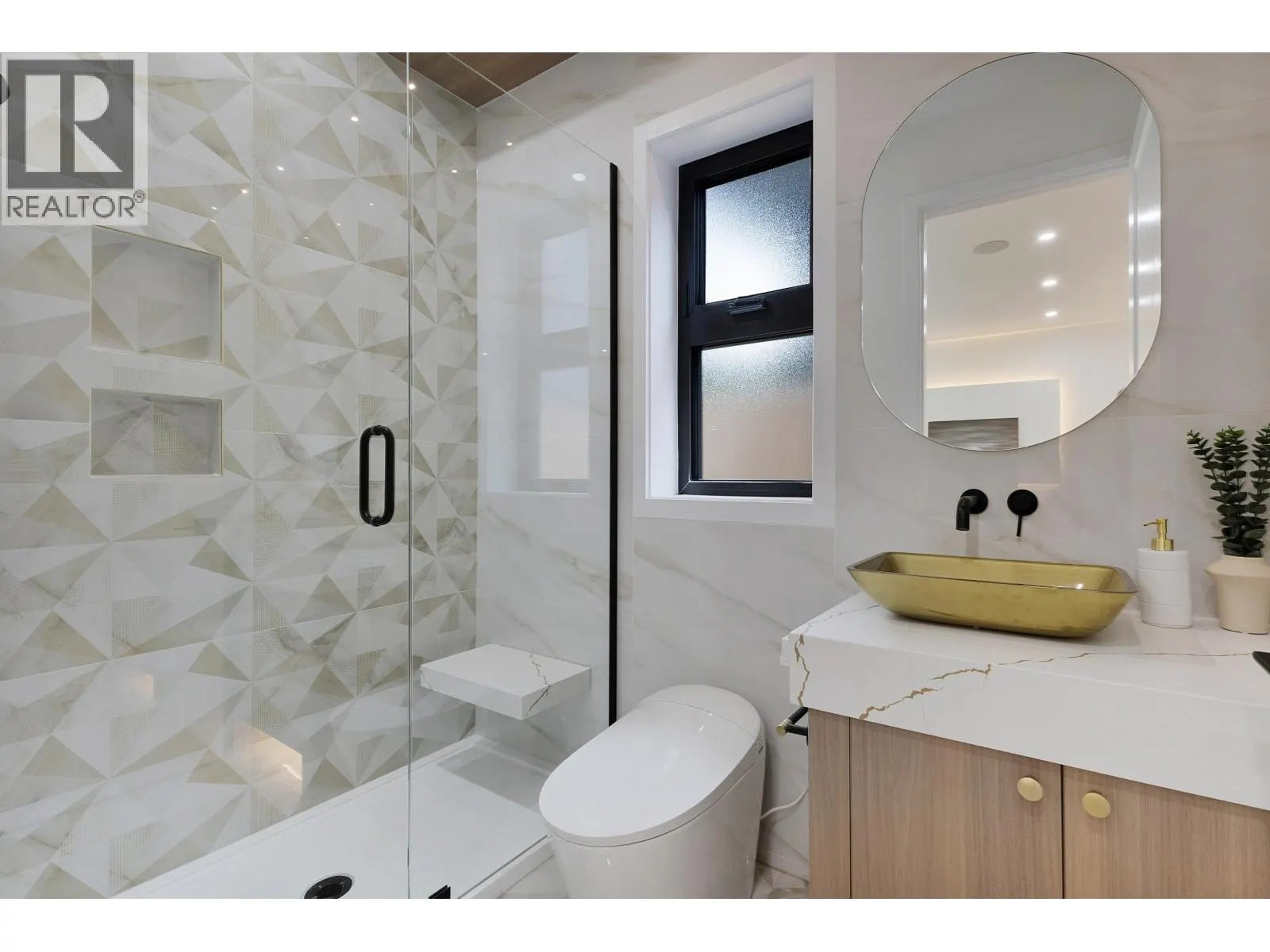 1 182 ONTARIO PLACE