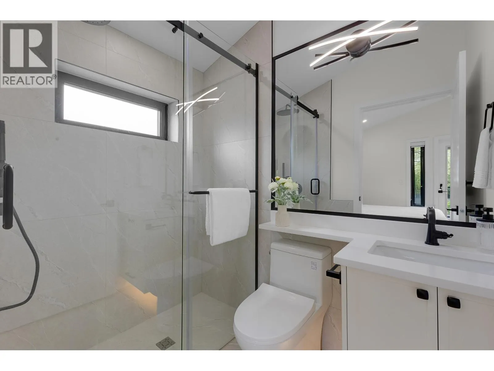 2 182 ONTARIO PLACE