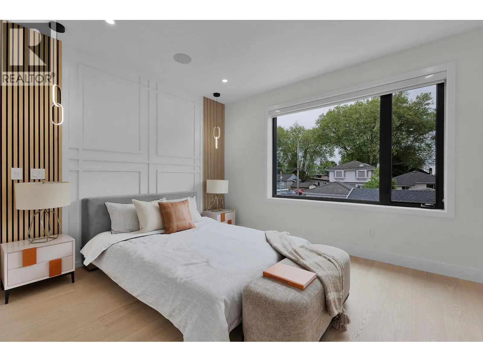 2 182 ONTARIO PLACE