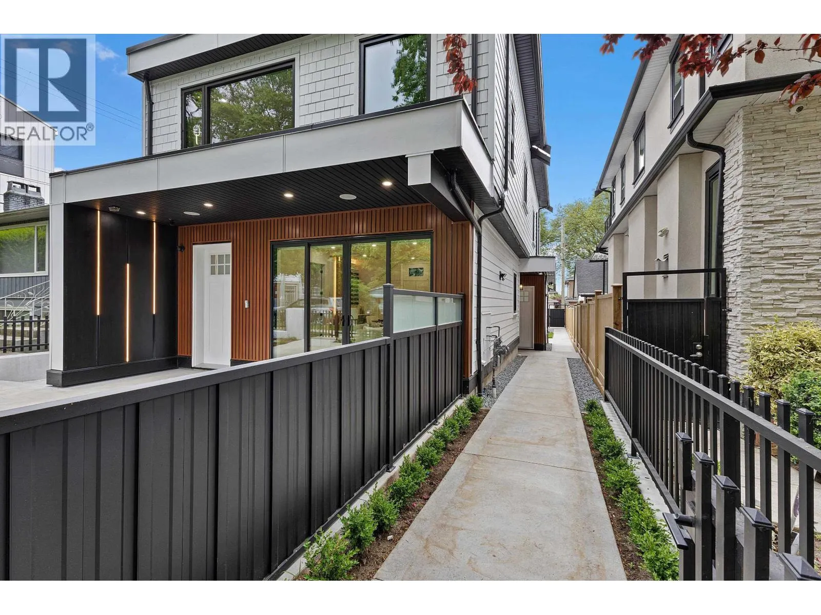 2 182 ONTARIO PLACE