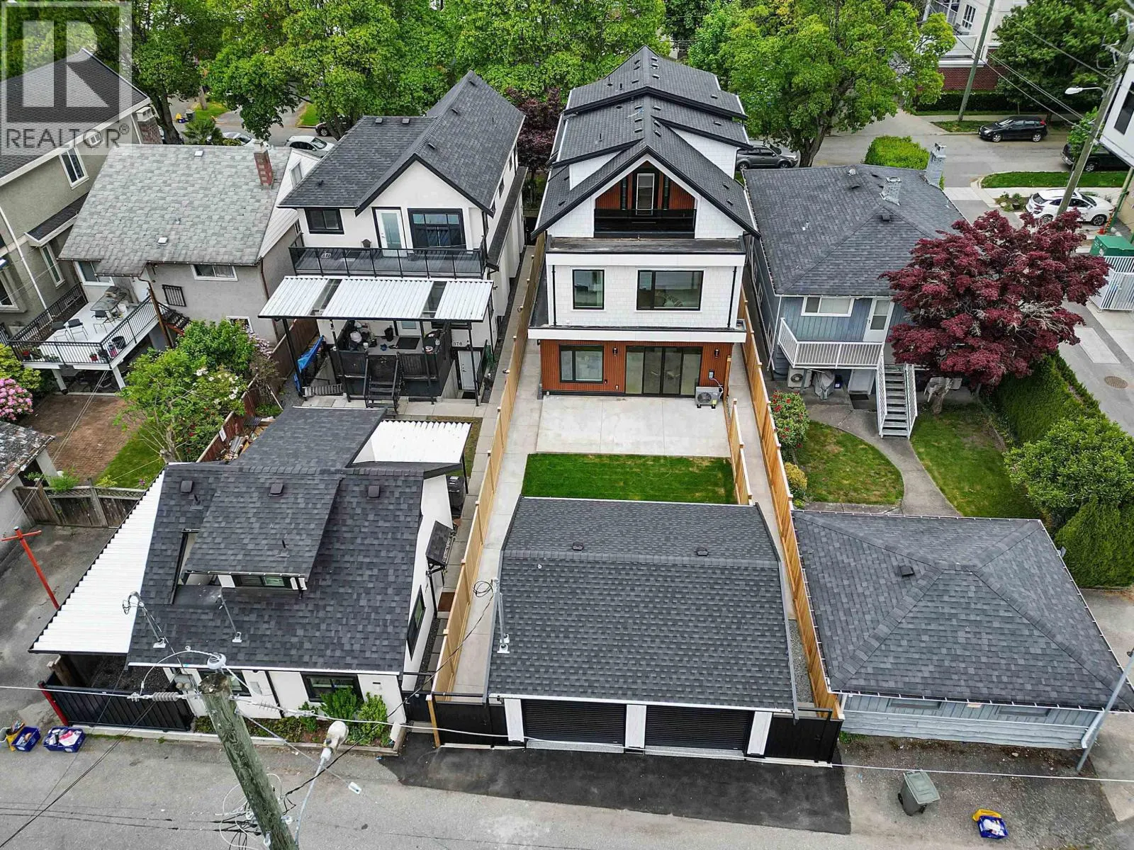 2 182 ONTARIO PLACE