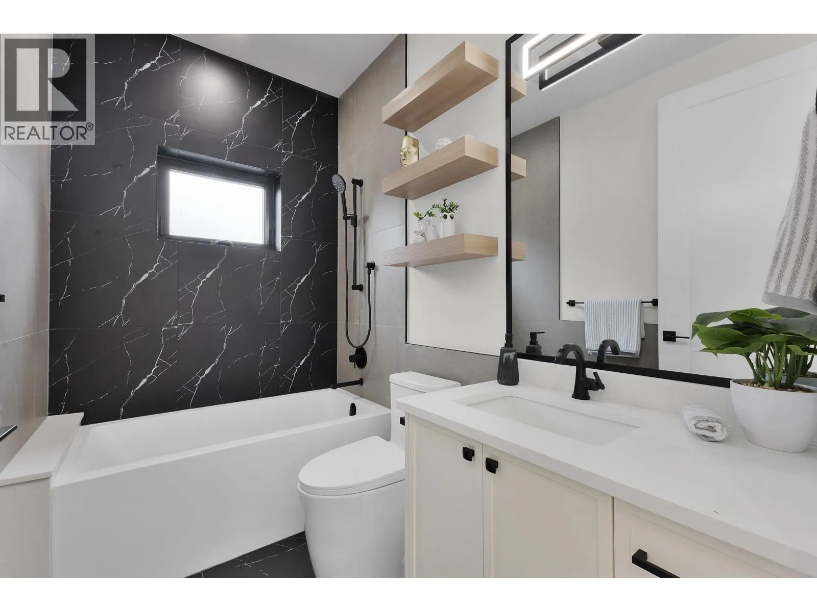 2 182 ONTARIO PLACE