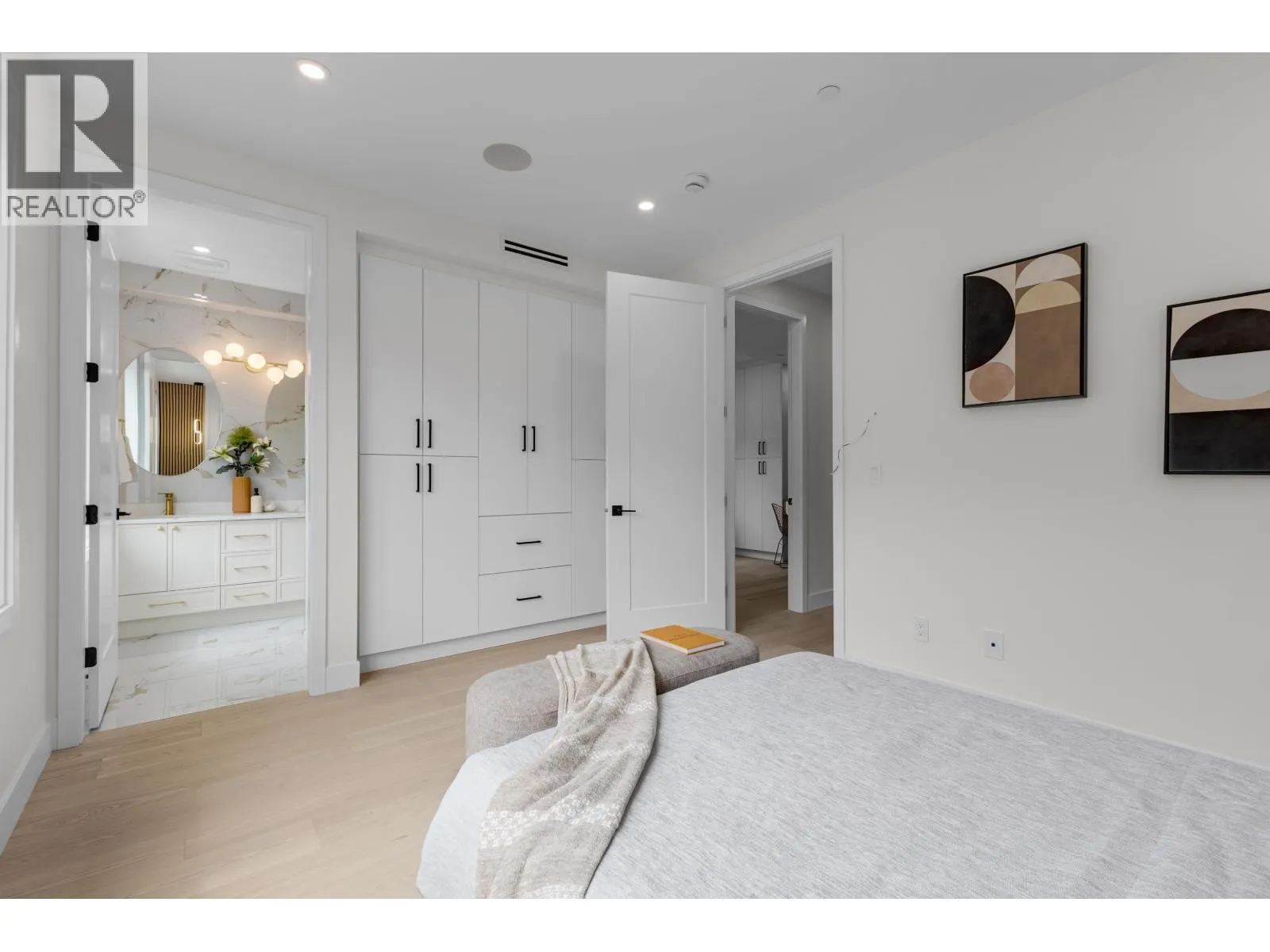 2 182 ONTARIO PLACE