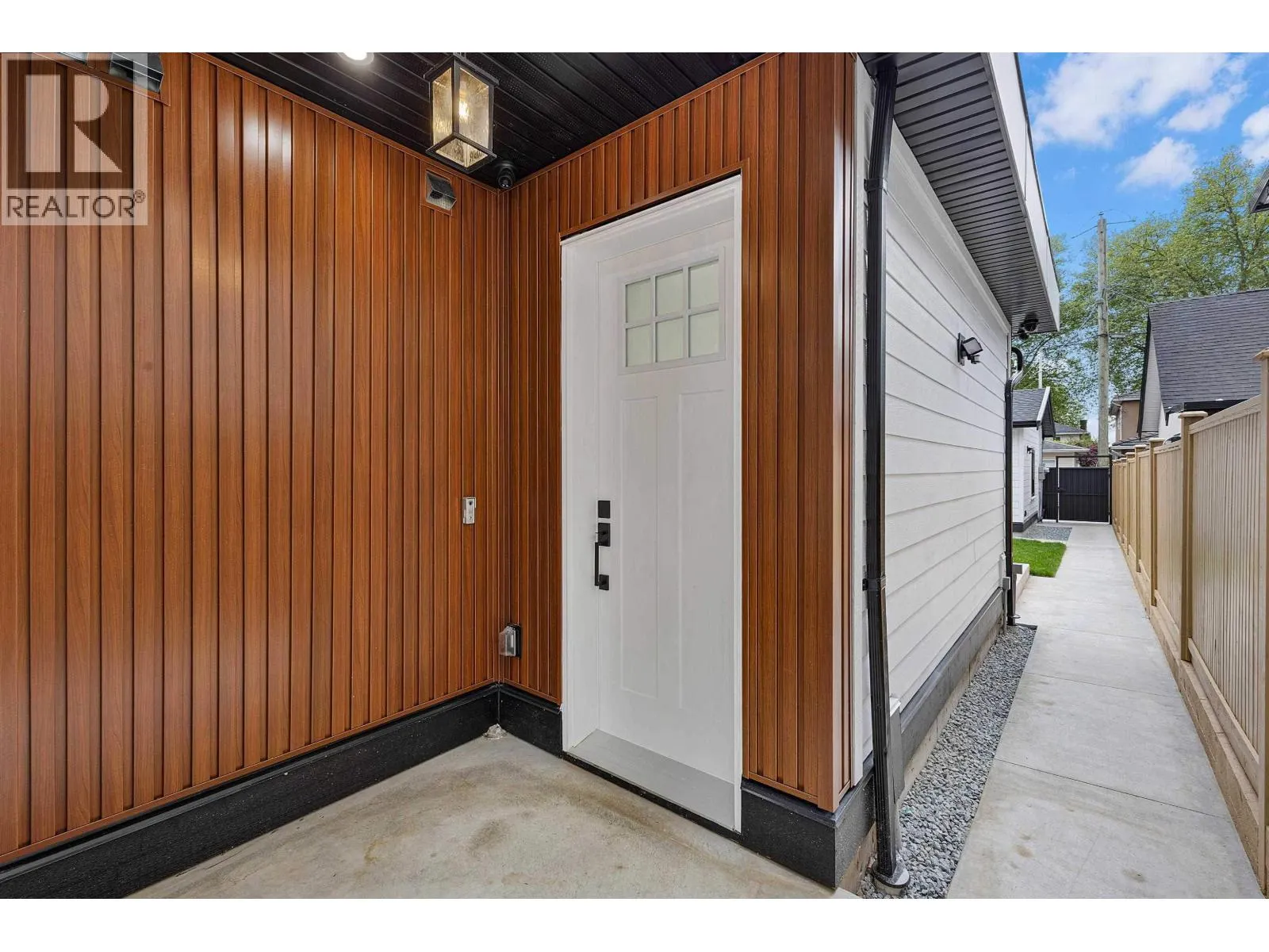 2 182 ONTARIO PLACE