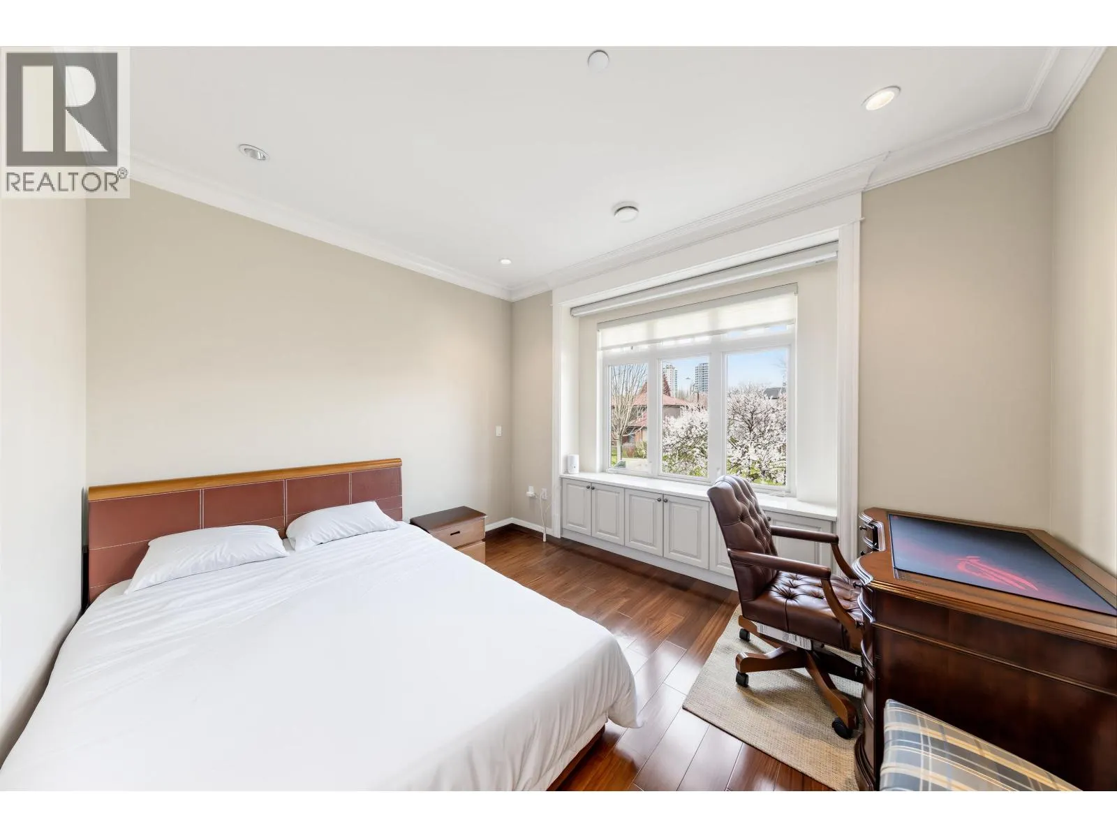 172 W 46TH AVENUE