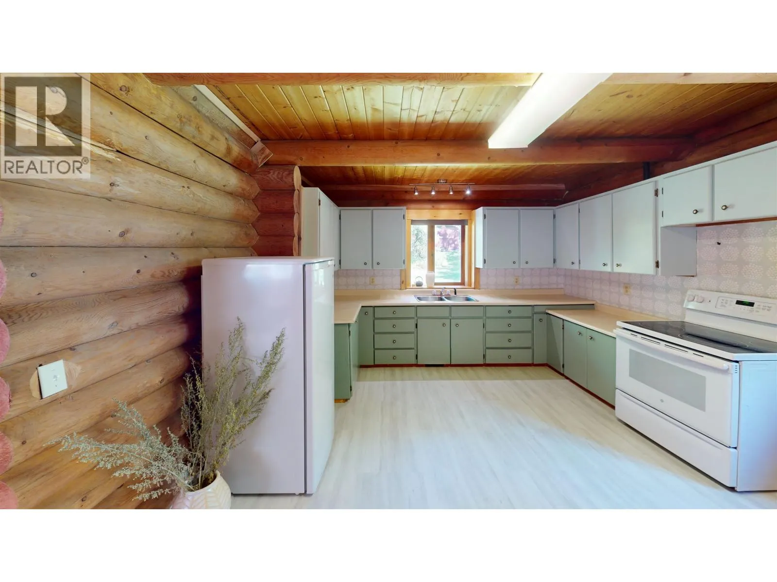 5092 QUESNEL-HIXON ROAD