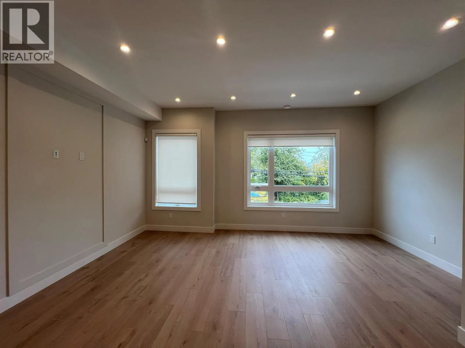 2 3033 SHELL ROAD
