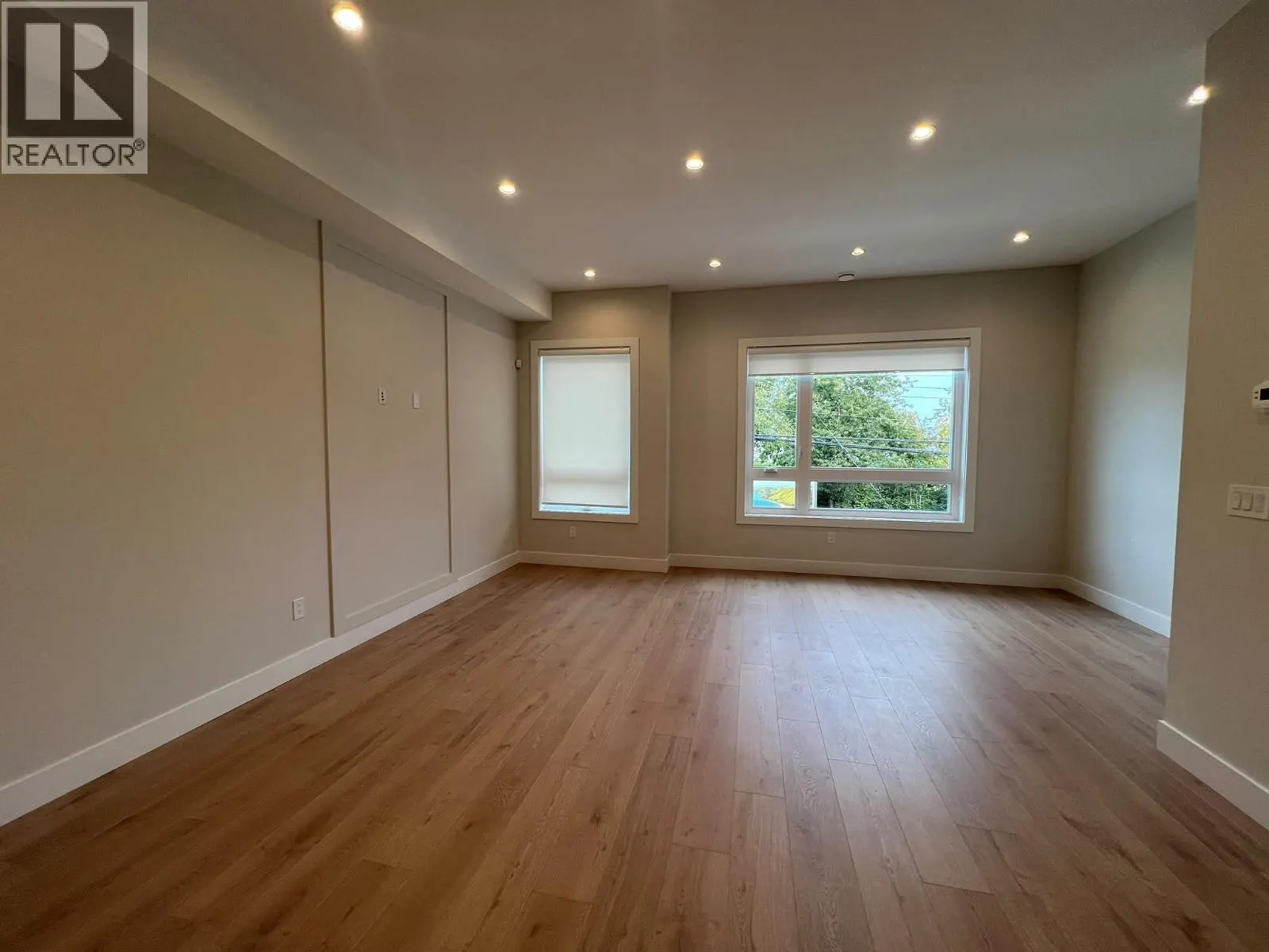 2 3033 SHELL ROAD