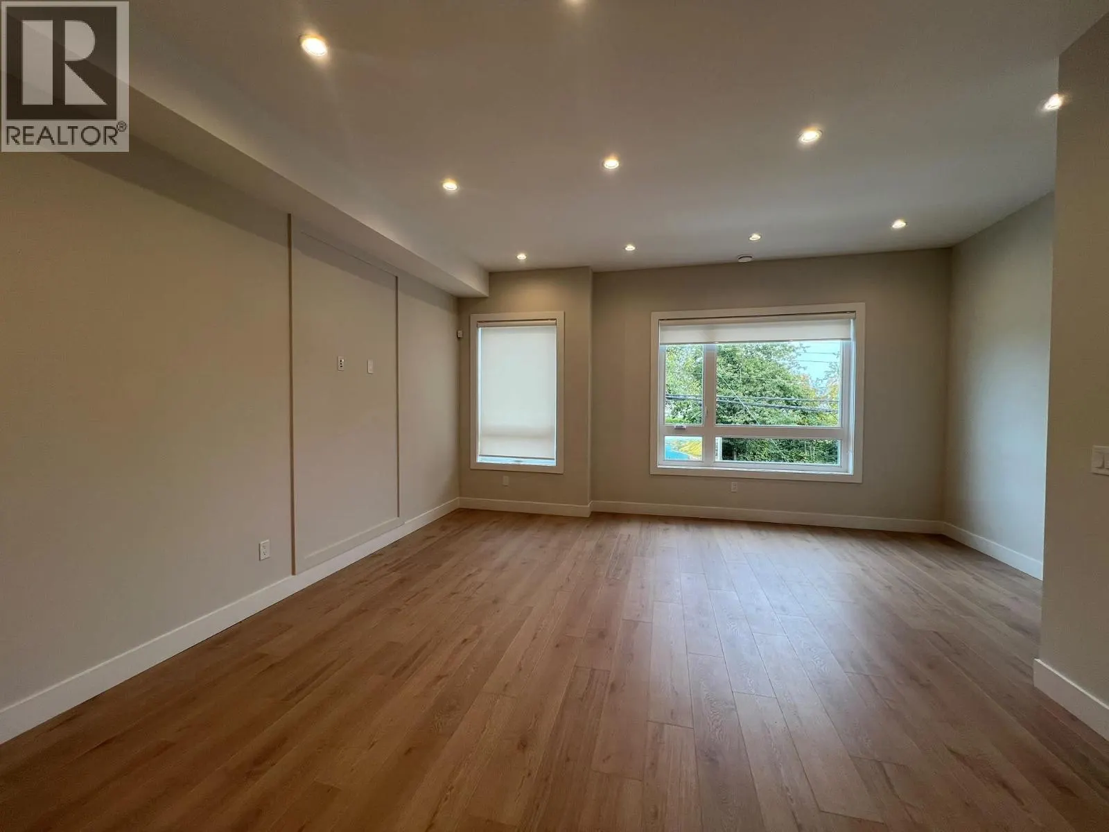 2 3033 SHELL ROAD