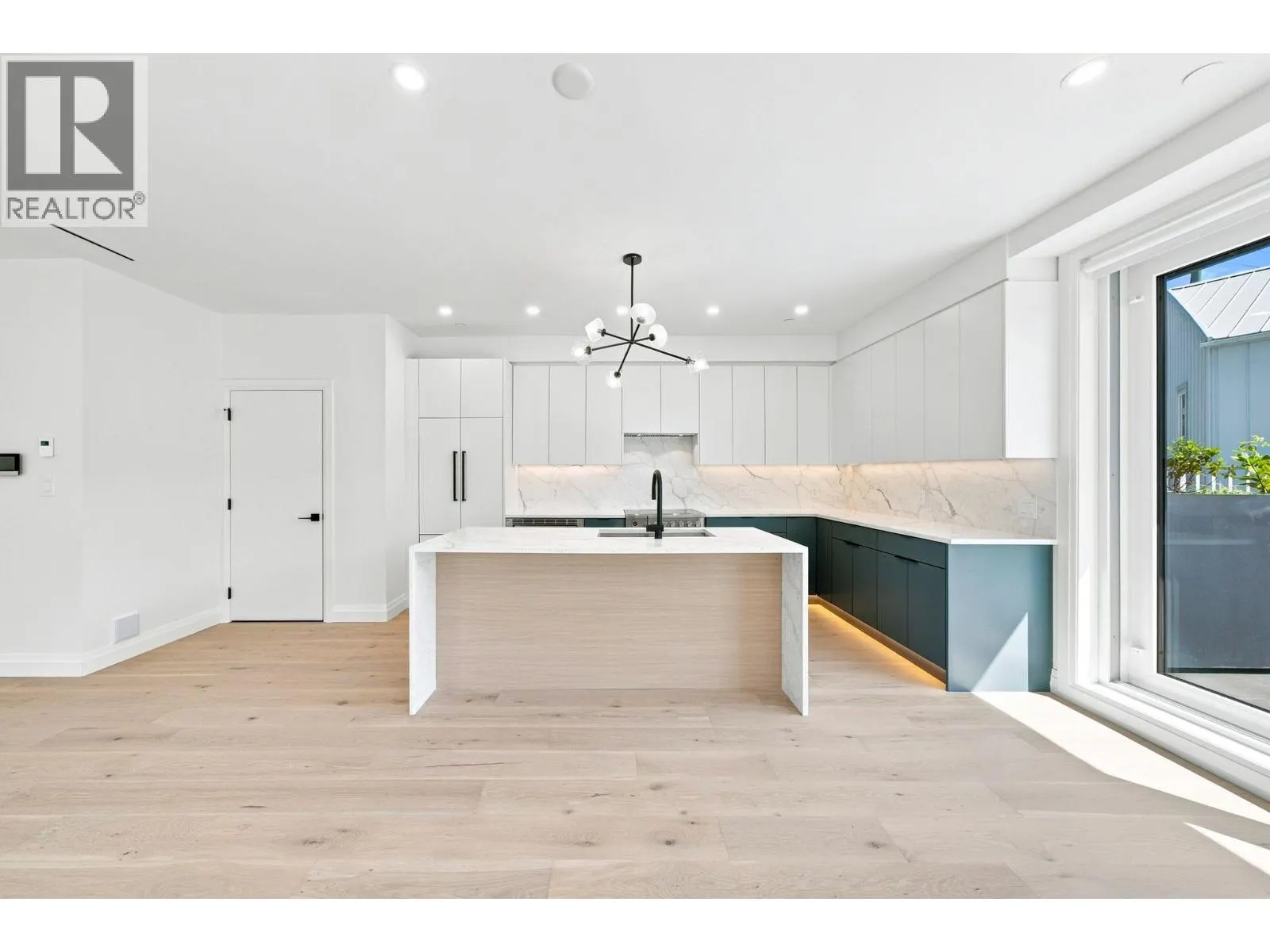 6162 GRANVILLE STREET