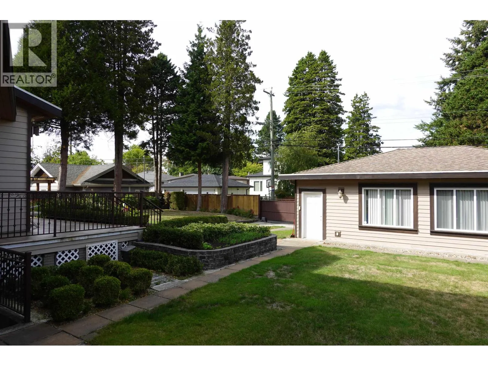 729 W 47TH AVENUE