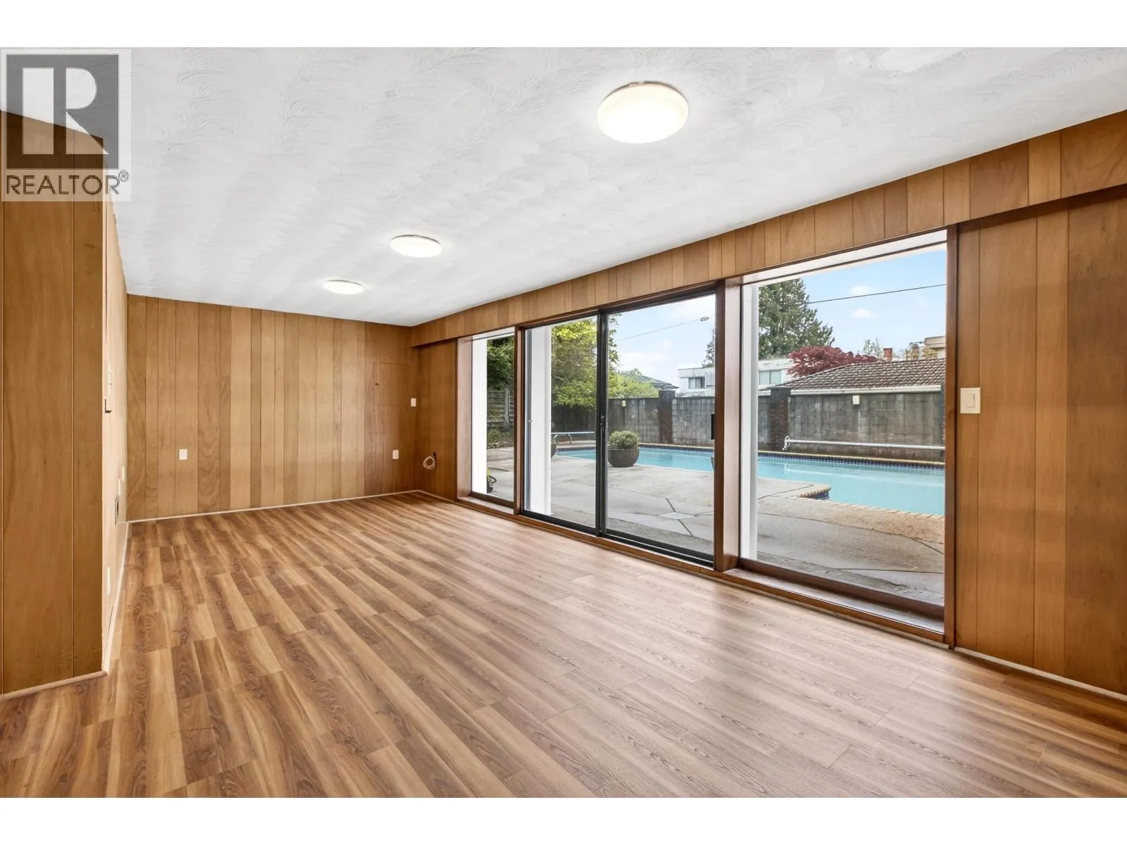 642 W 53RD AVENUE