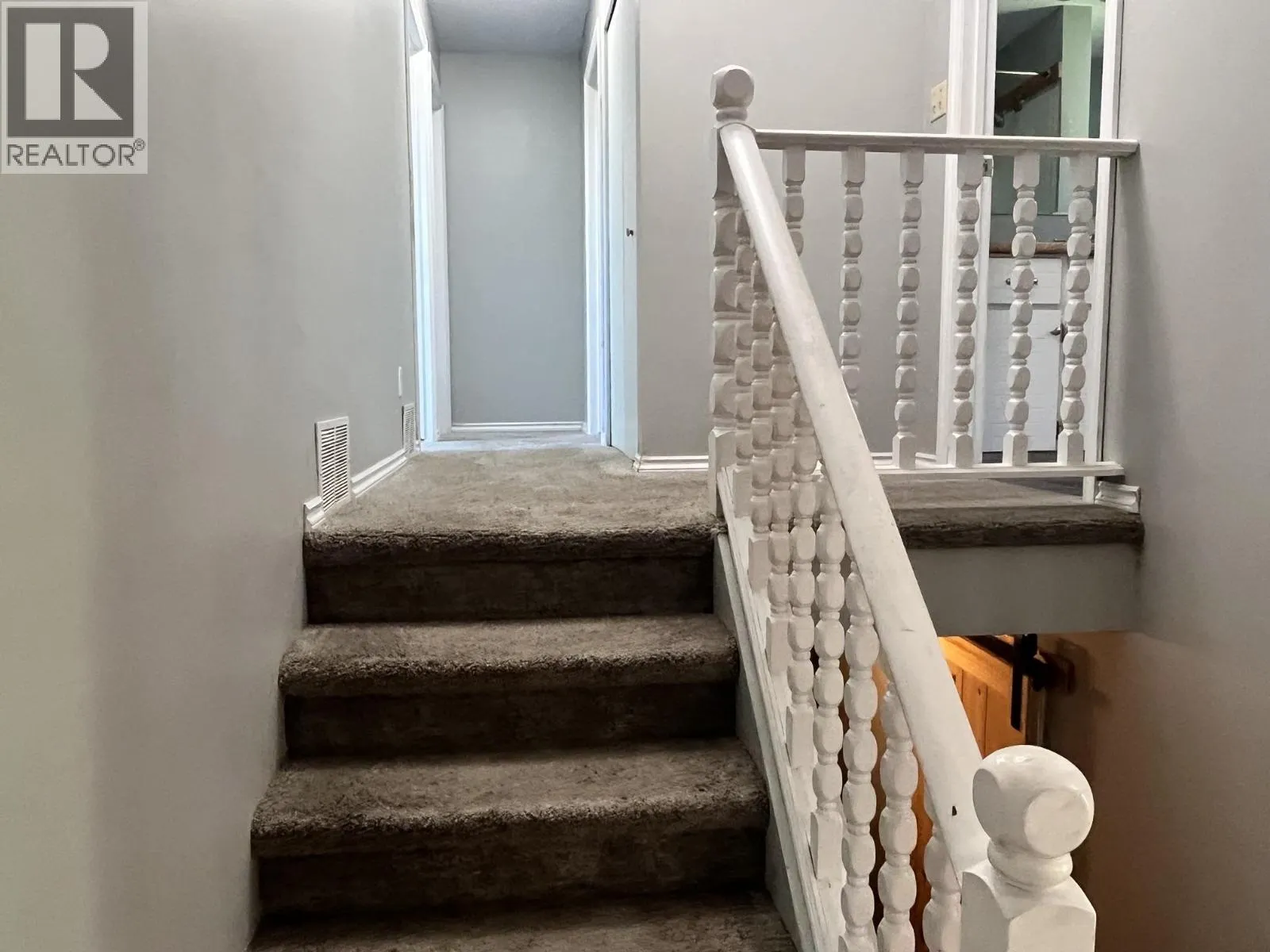 476 THOMPSON ROAD