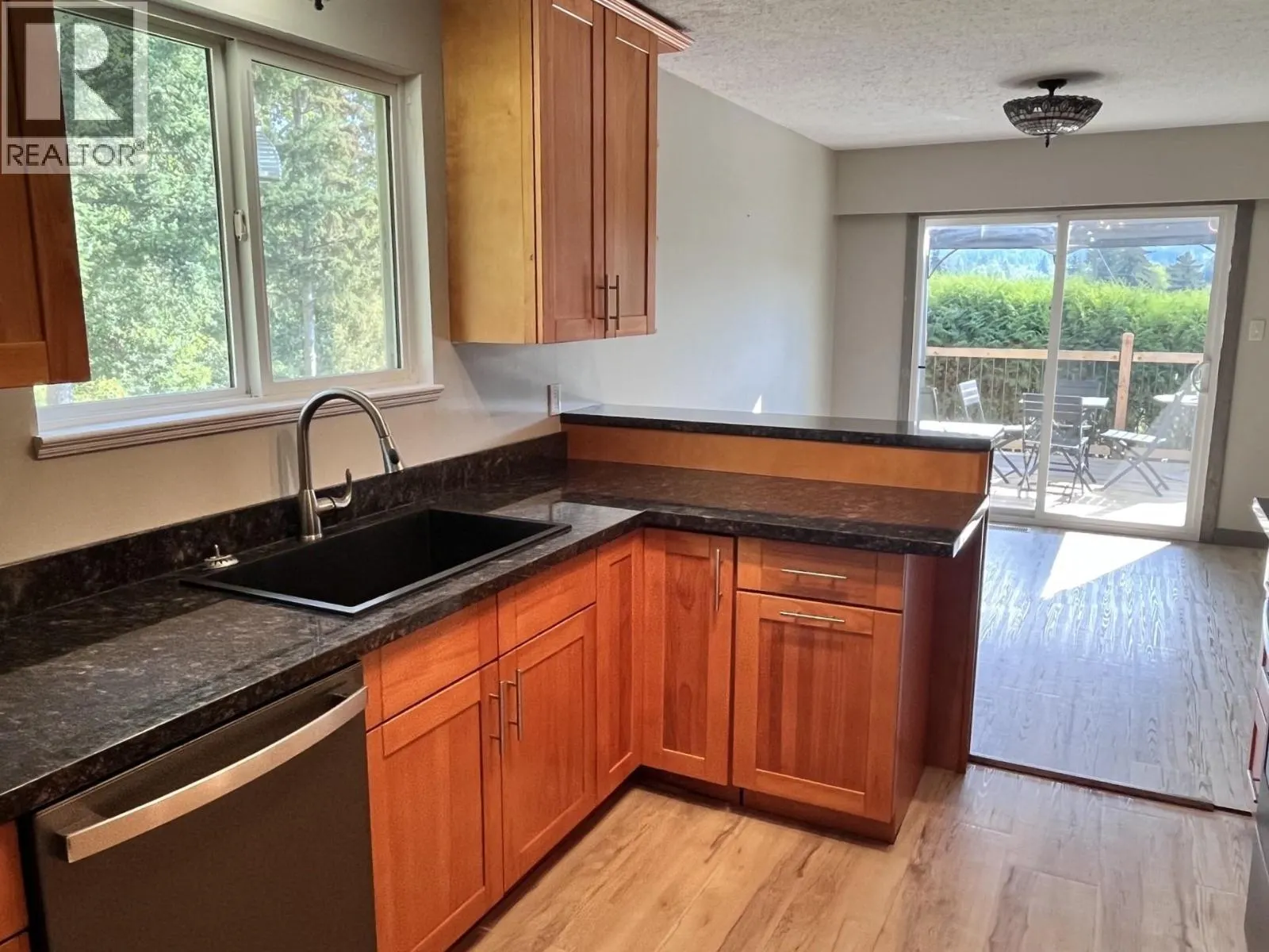 476 THOMPSON ROAD