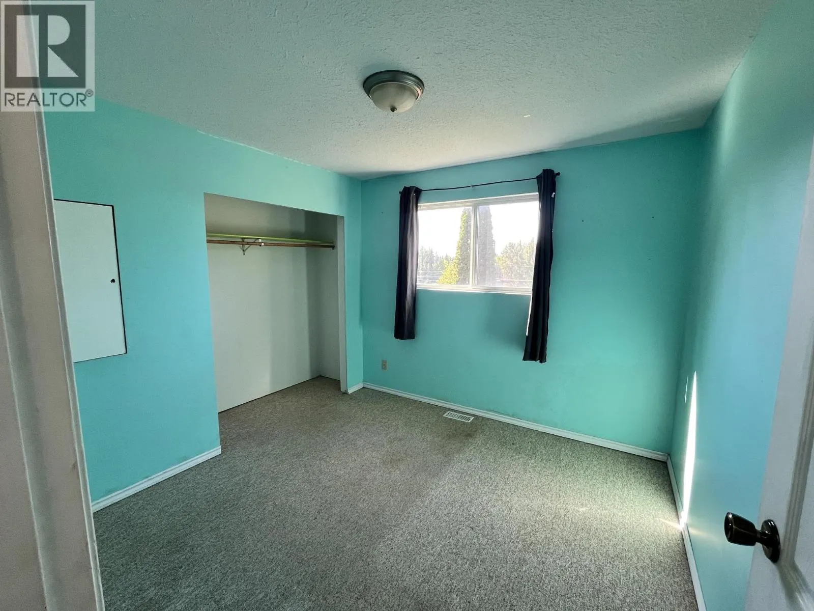 476 THOMPSON ROAD