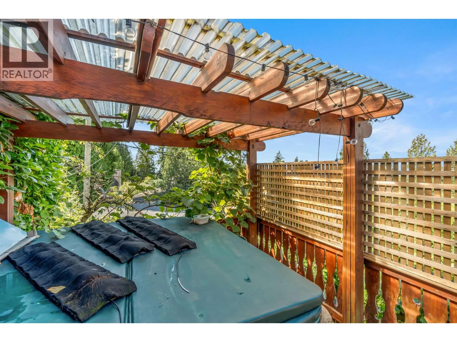 319 E 27TH STREET