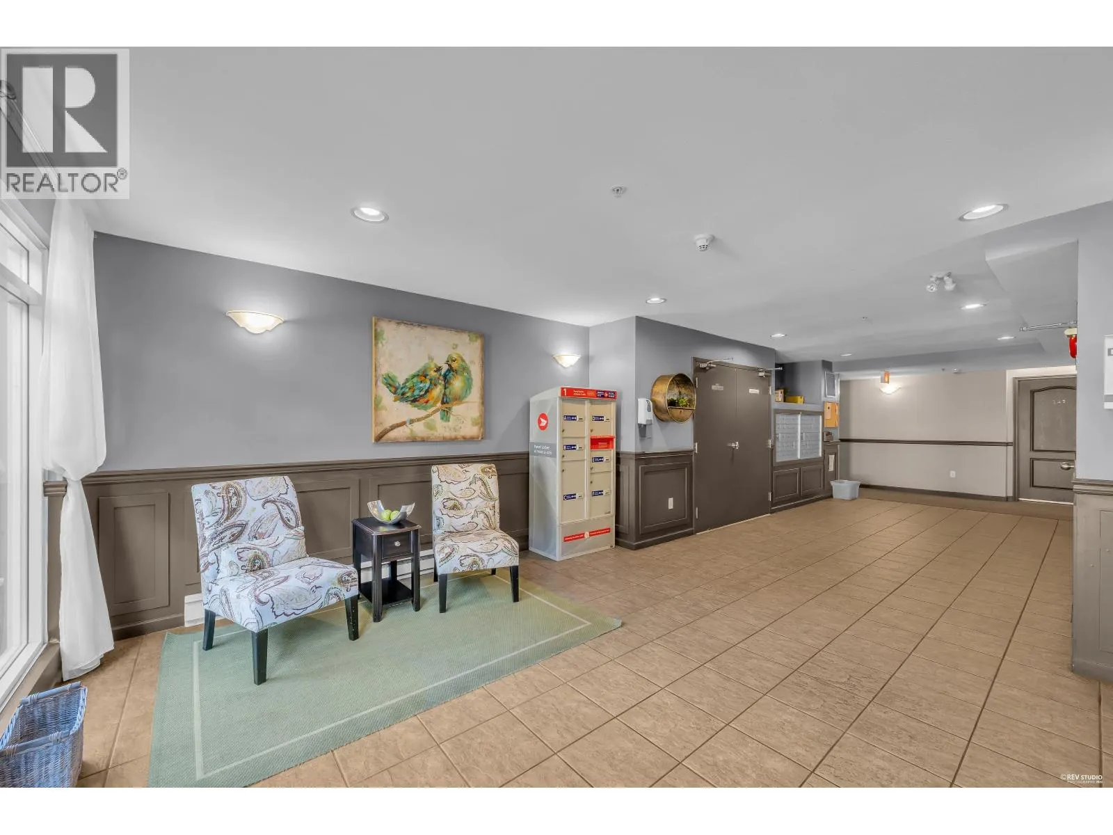105 2558 PARKVIEW LANE