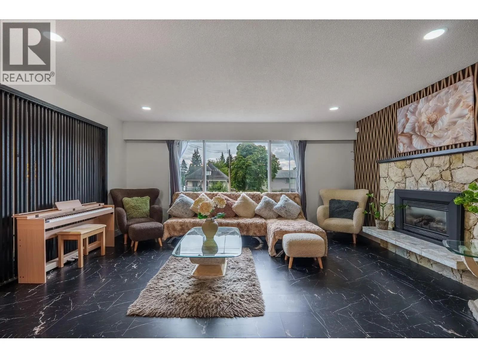 1121 PRAIRIE AVENUE