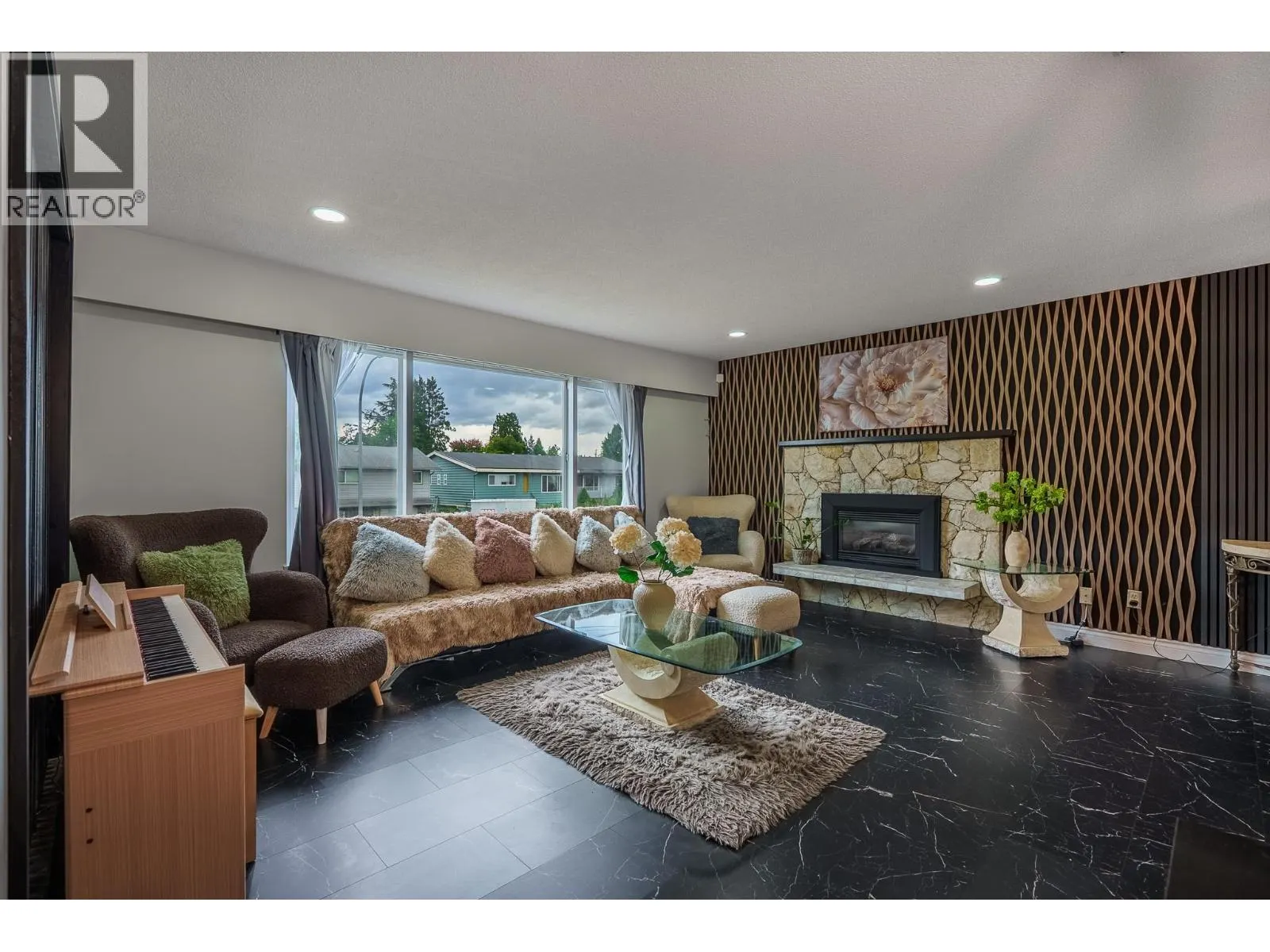 1121 PRAIRIE AVENUE