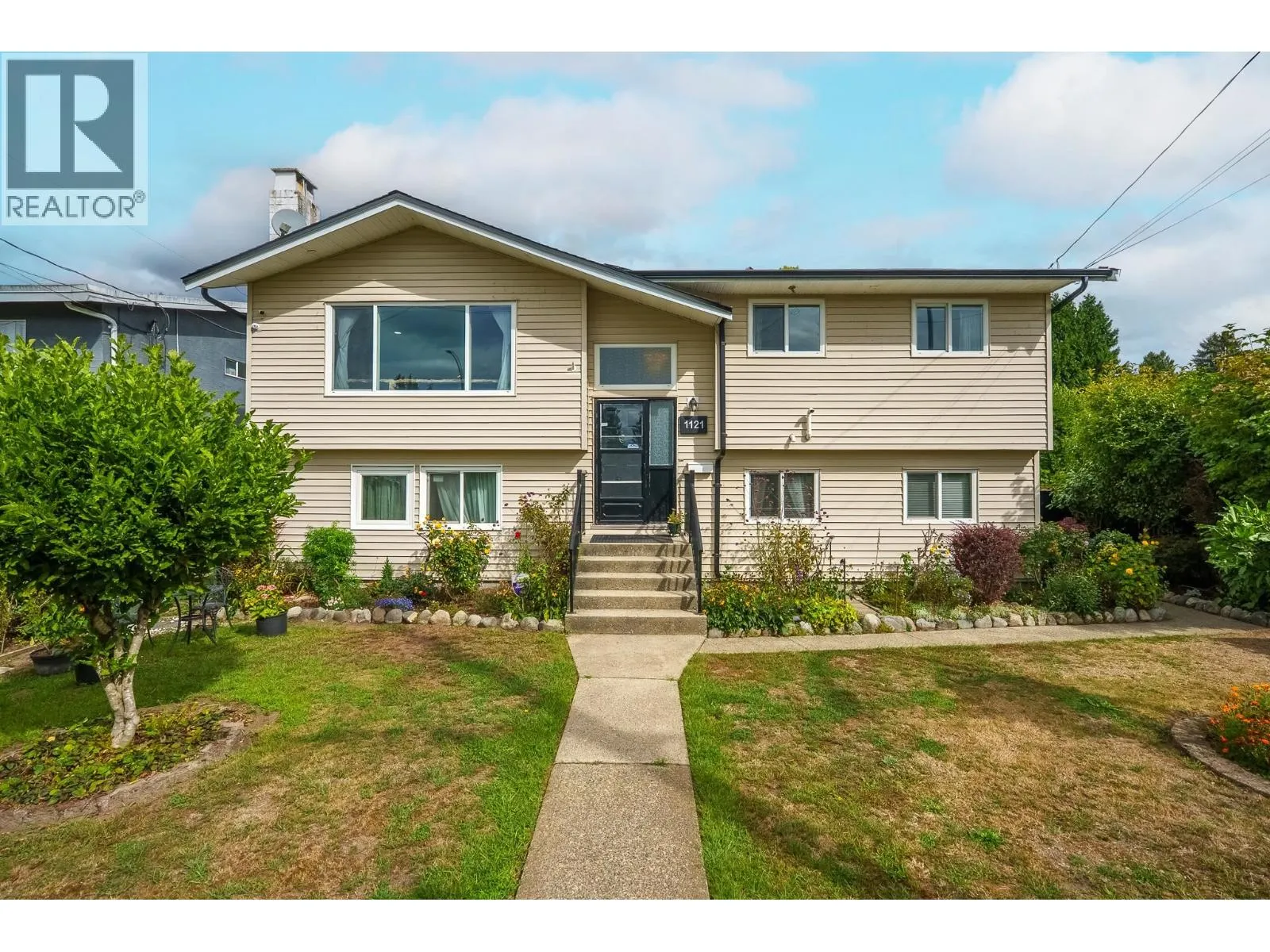 1121 PRAIRIE AVENUE