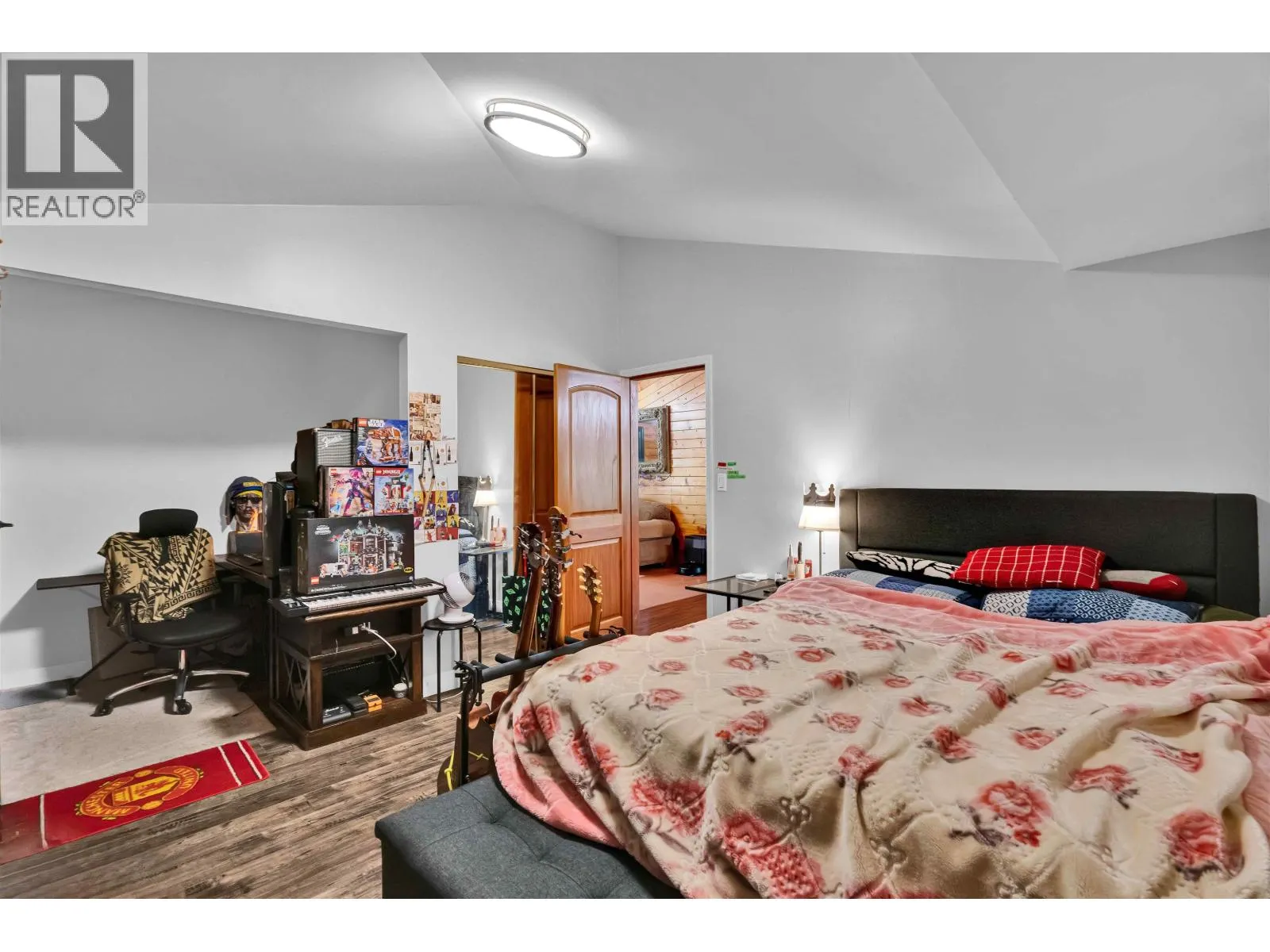 19500 RIVER ROAD