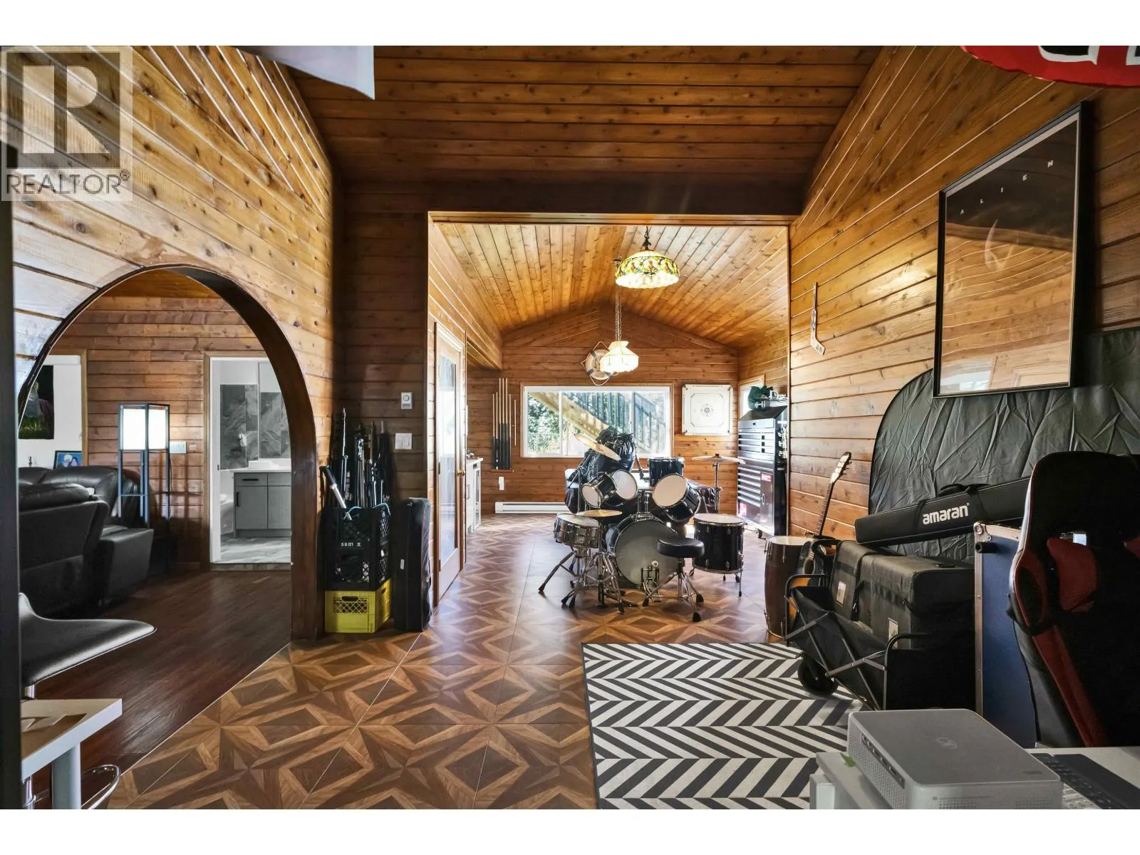 19500 RIVER ROAD