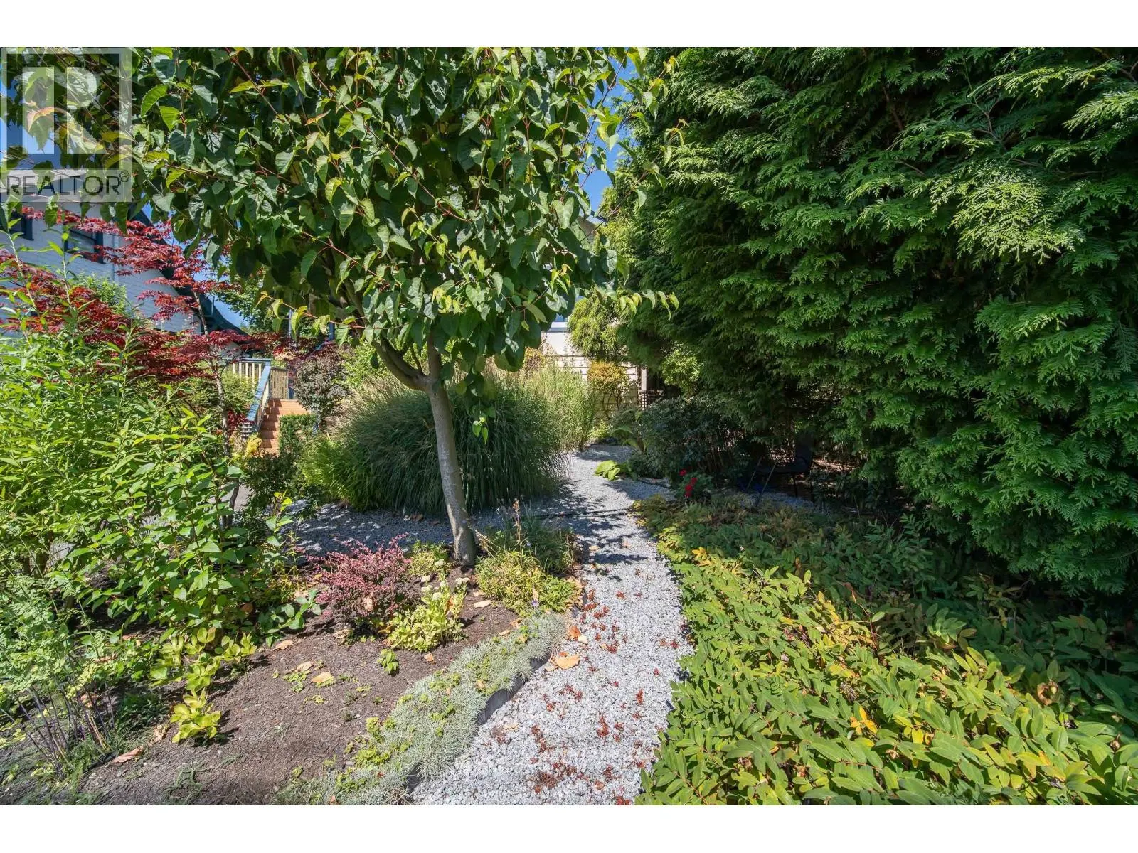 114 W KINGS ROAD