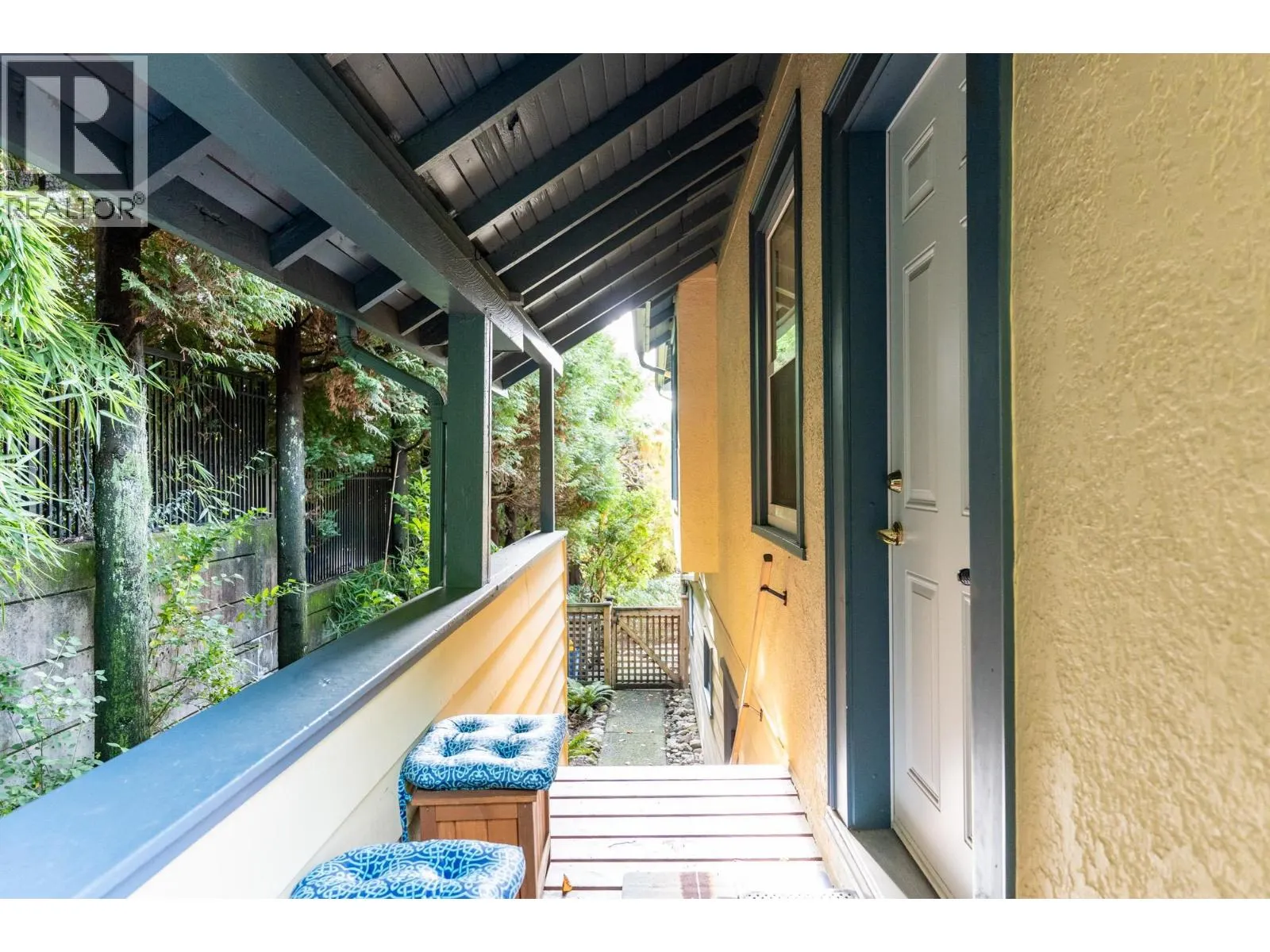 114 W KINGS ROAD