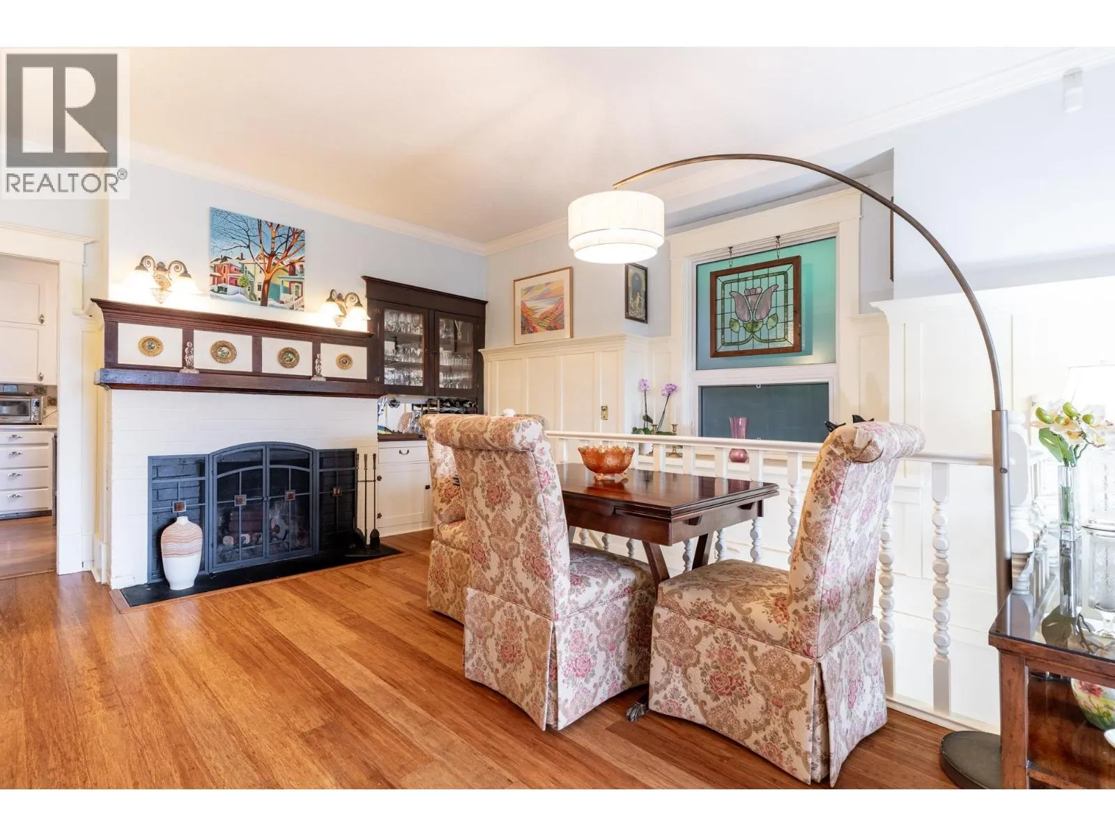 114 W KINGS ROAD