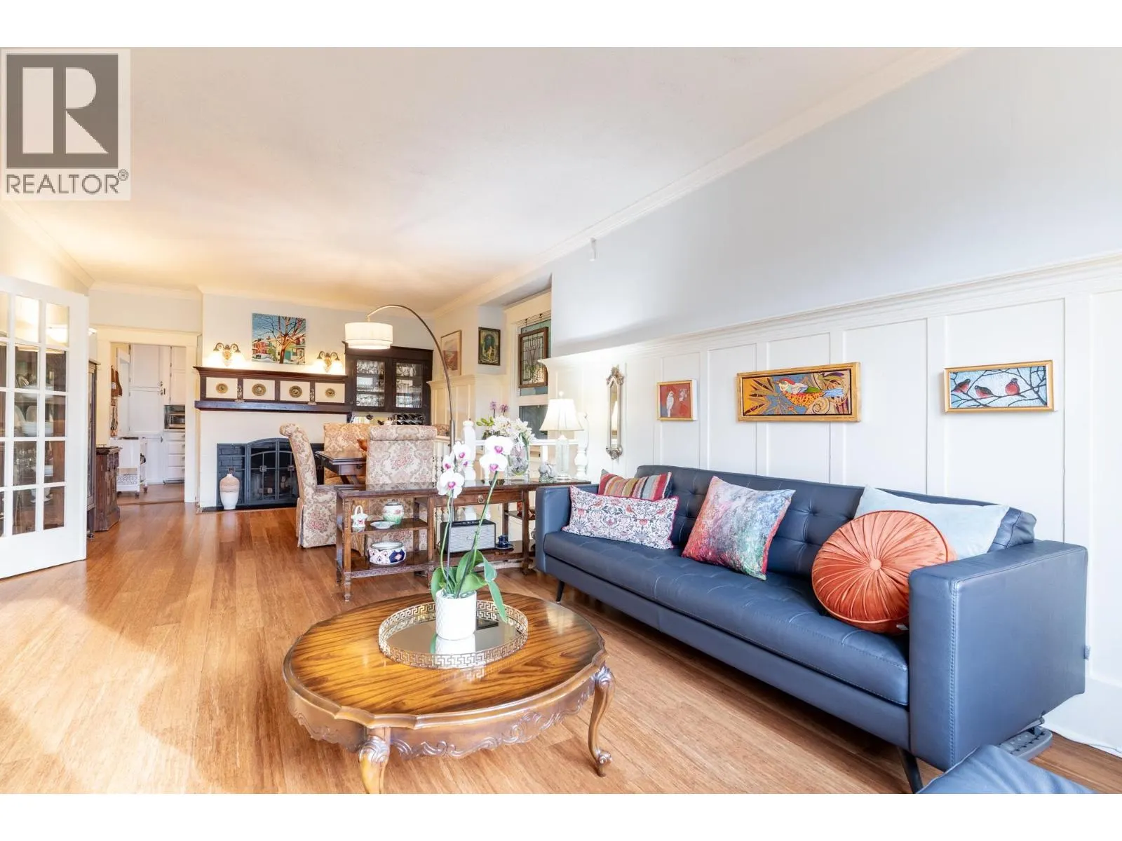 114 W KINGS ROAD