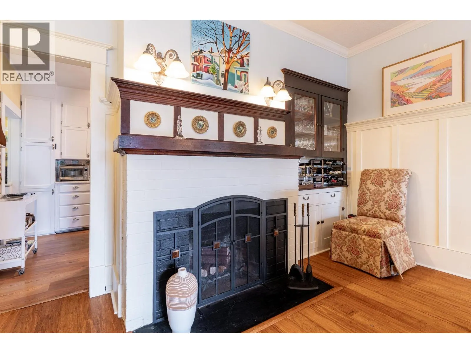 114 W KINGS ROAD