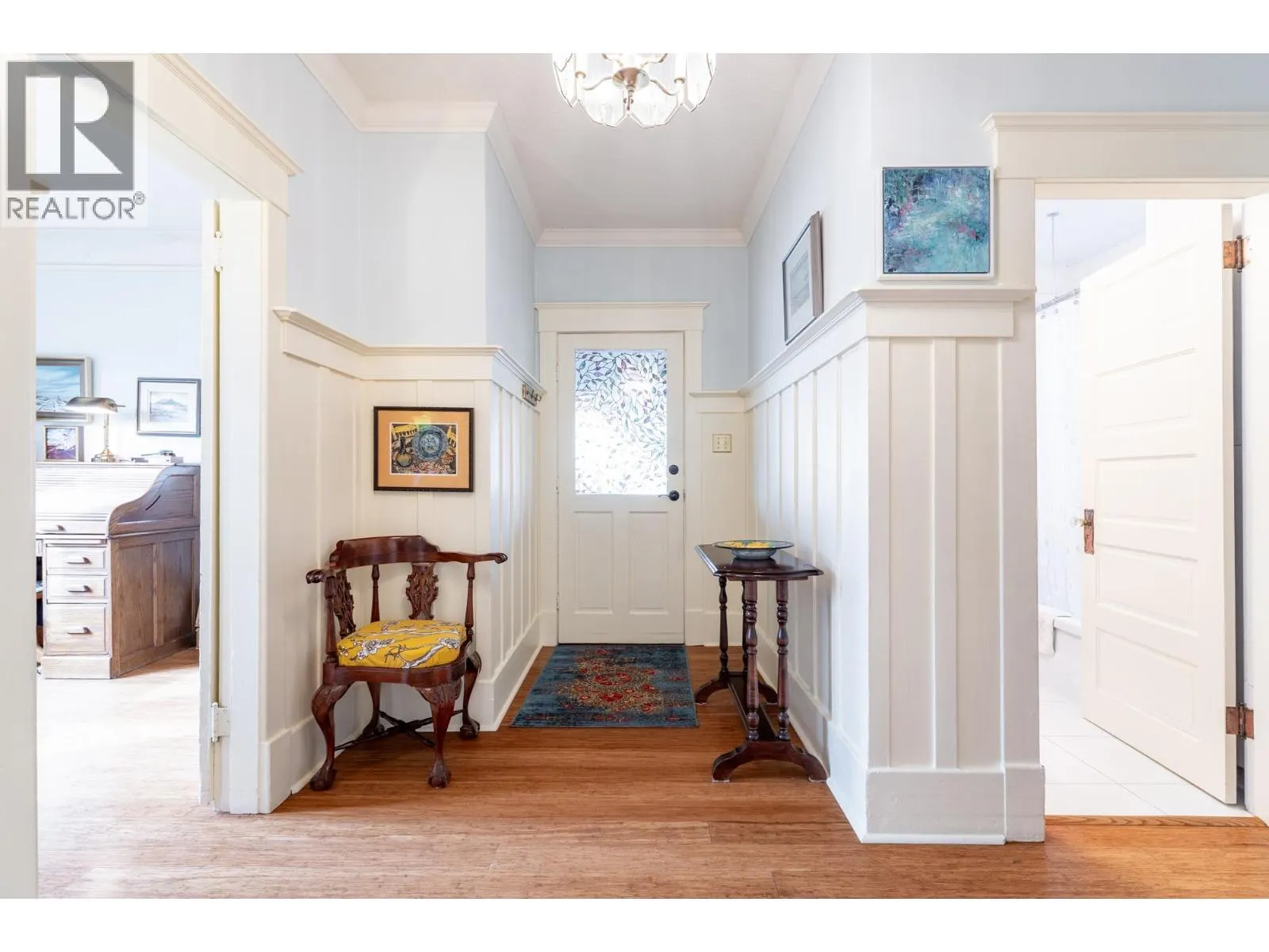 114 W KINGS ROAD