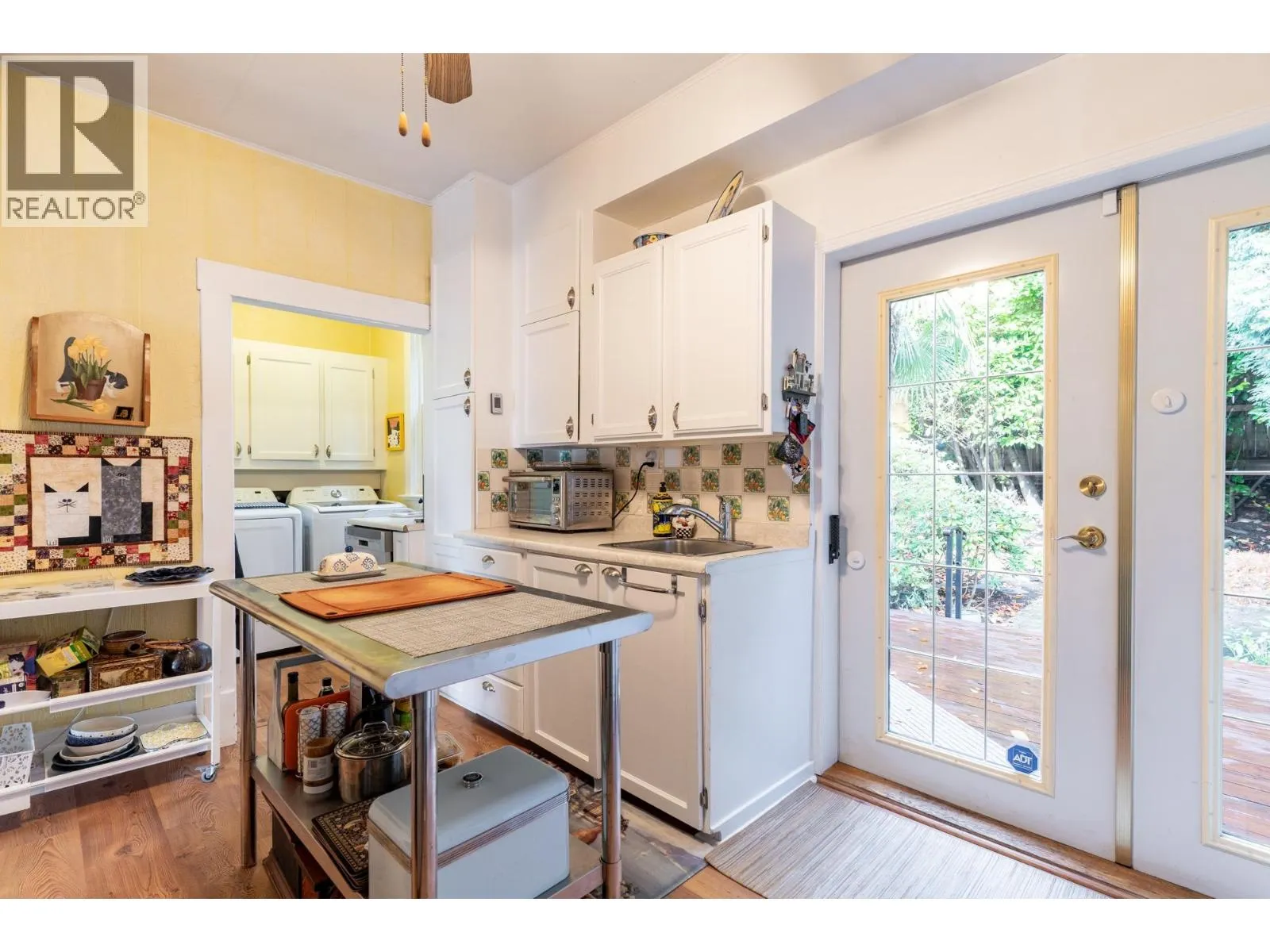 114 W KINGS ROAD