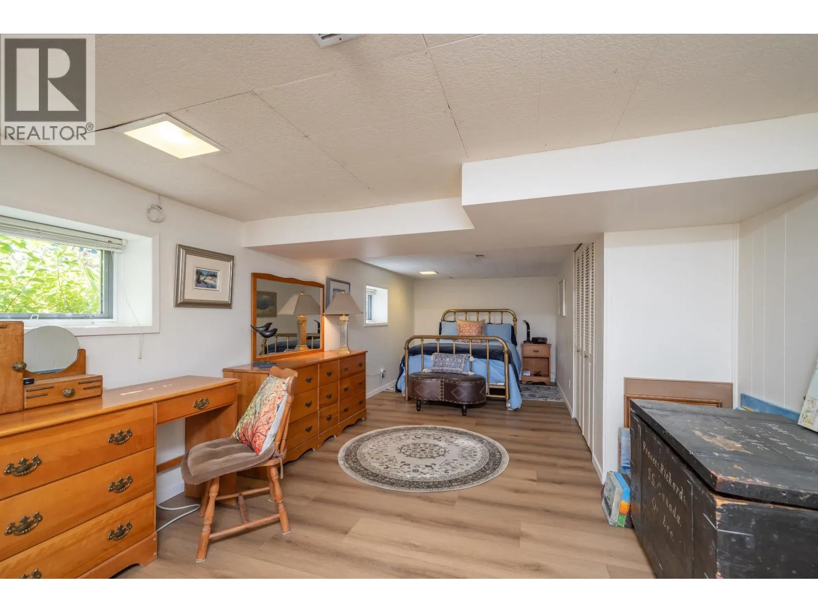 114 W KINGS ROAD