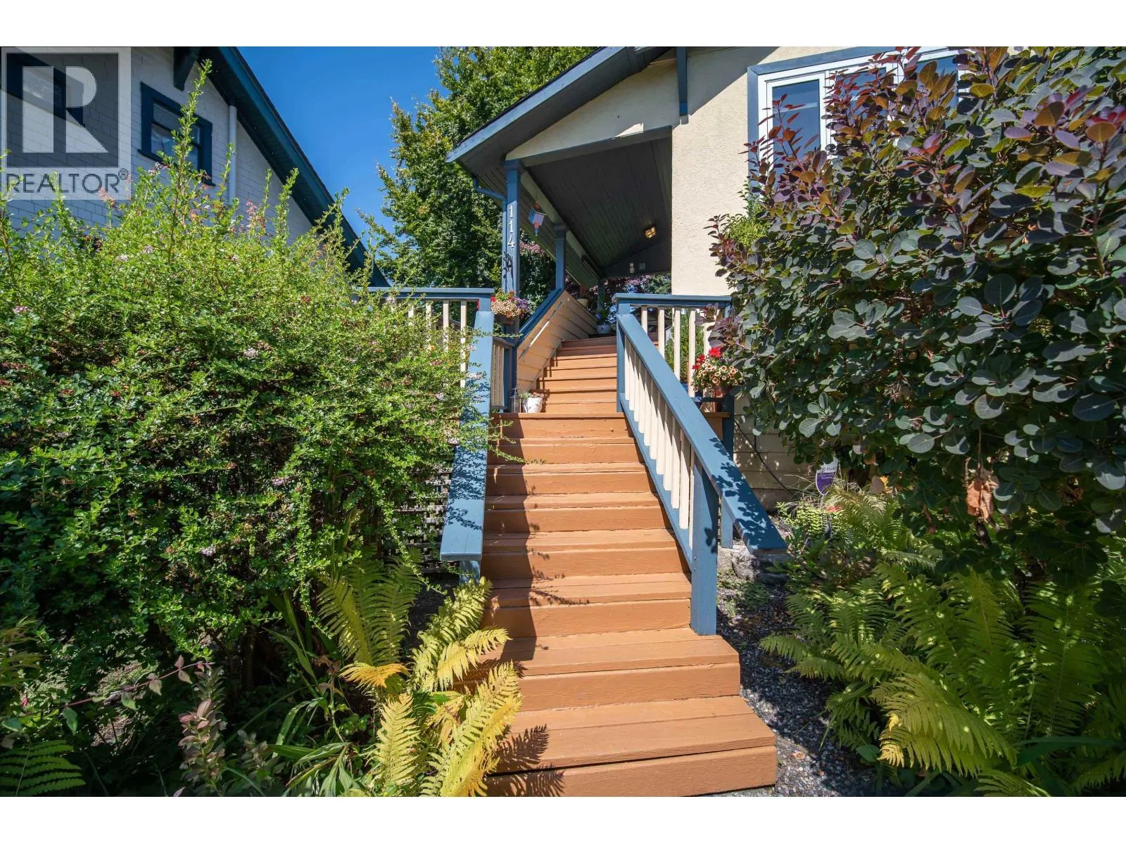 114 W KINGS ROAD