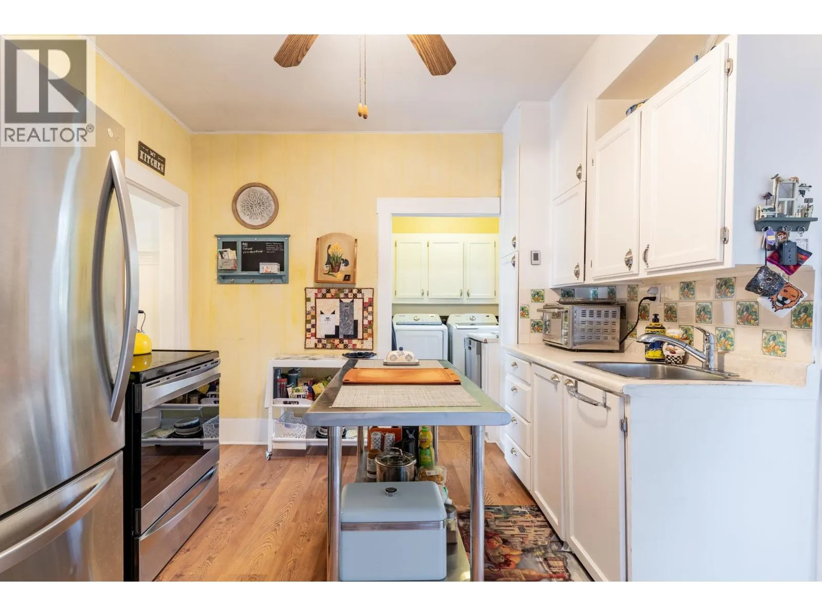 114 W KINGS ROAD