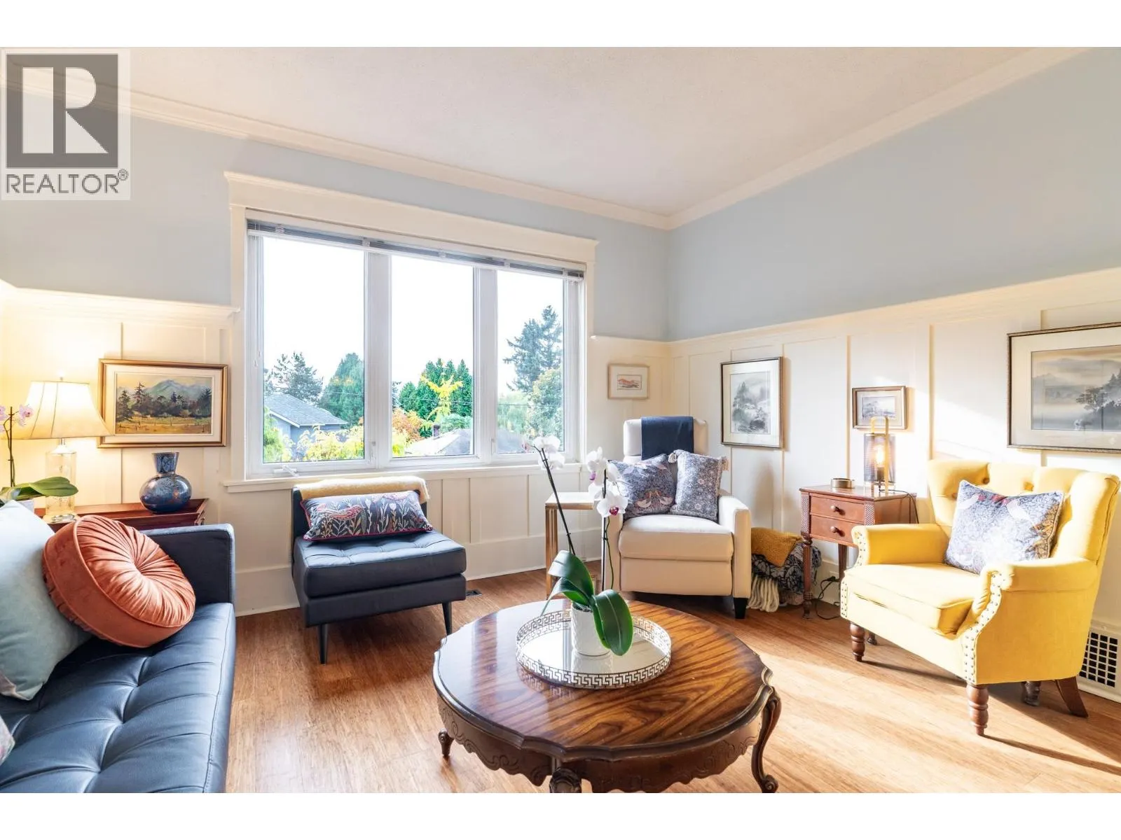 114 W KINGS ROAD
