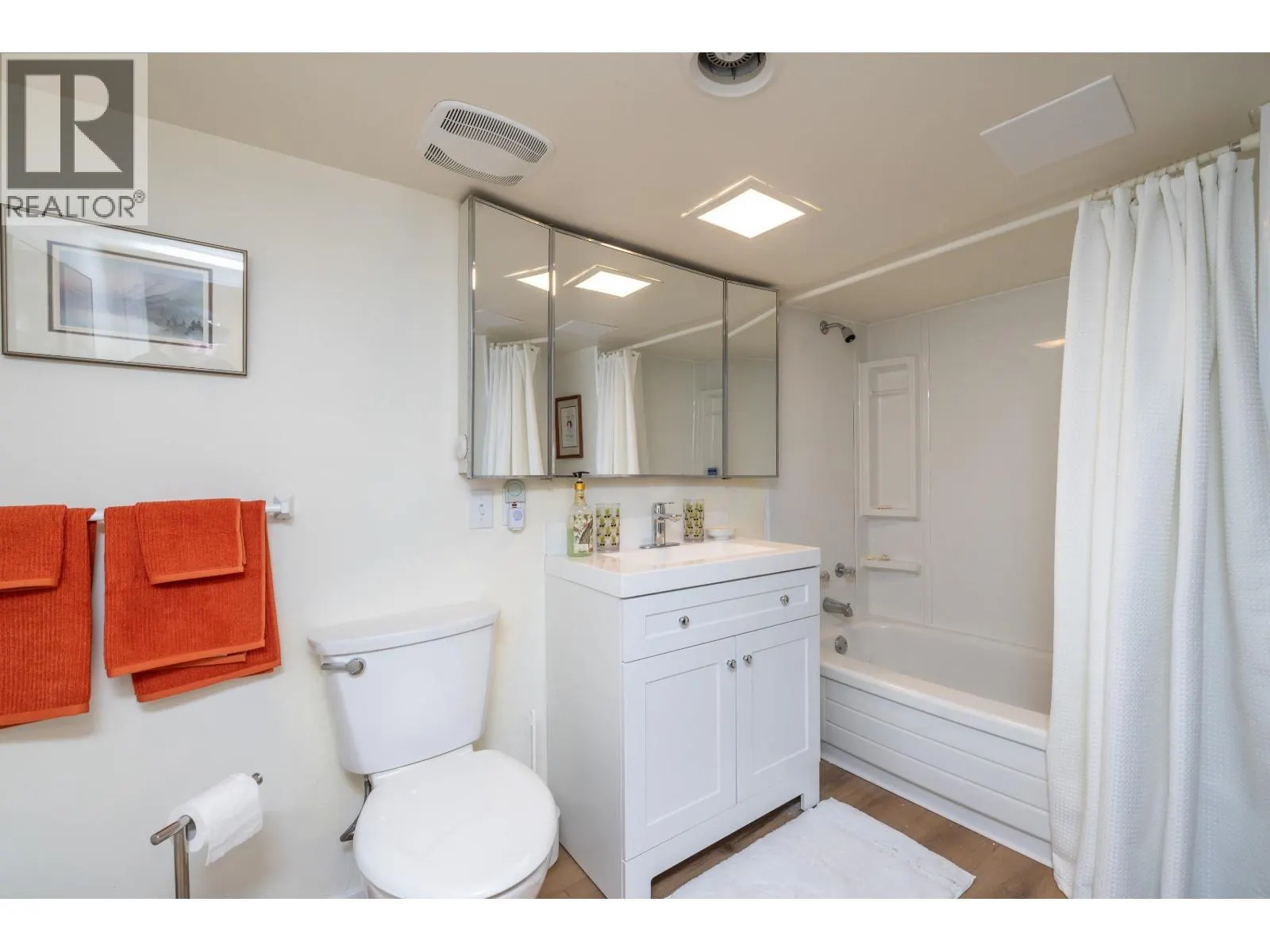114 W KINGS ROAD