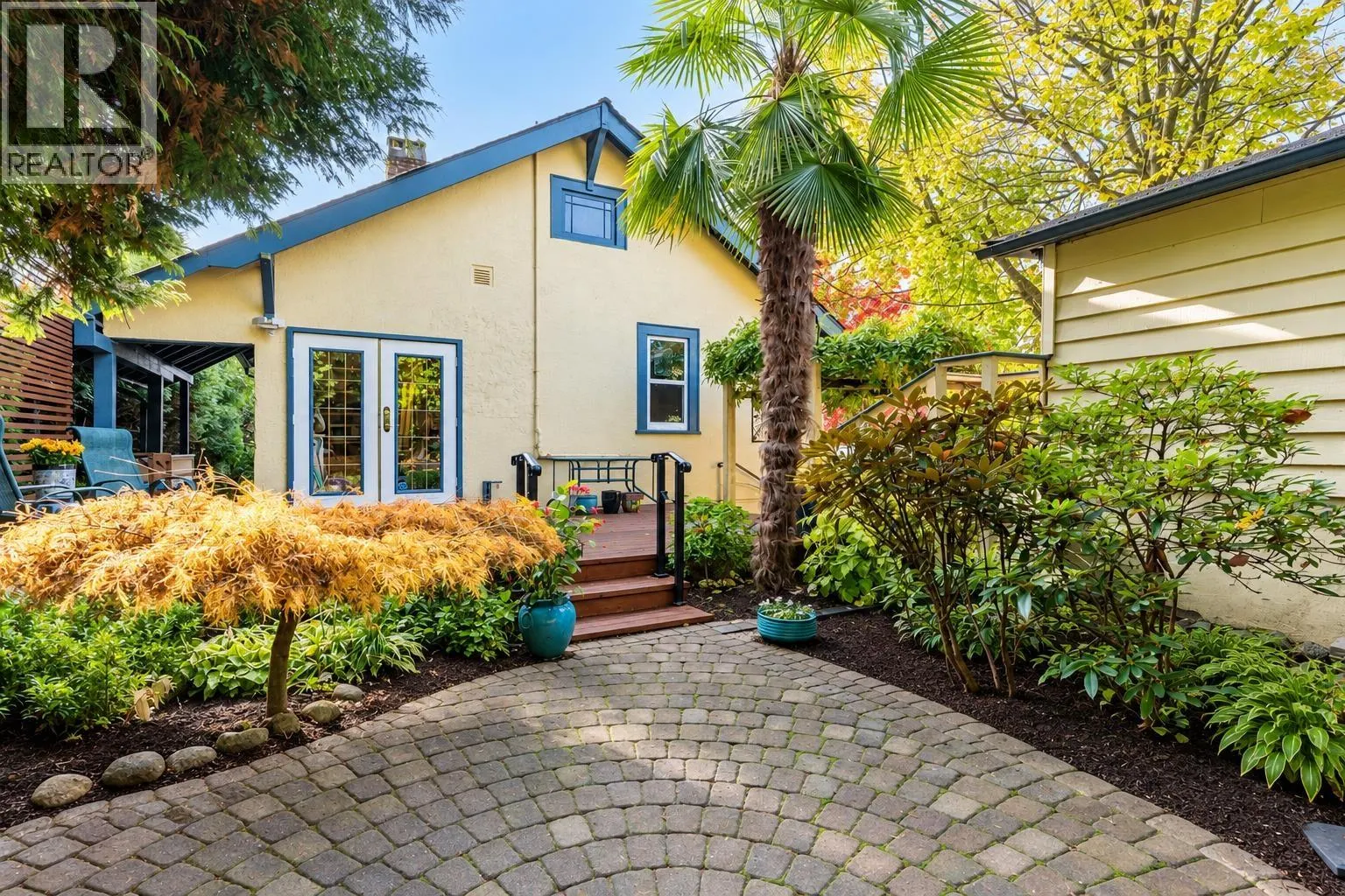 114 W KINGS ROAD